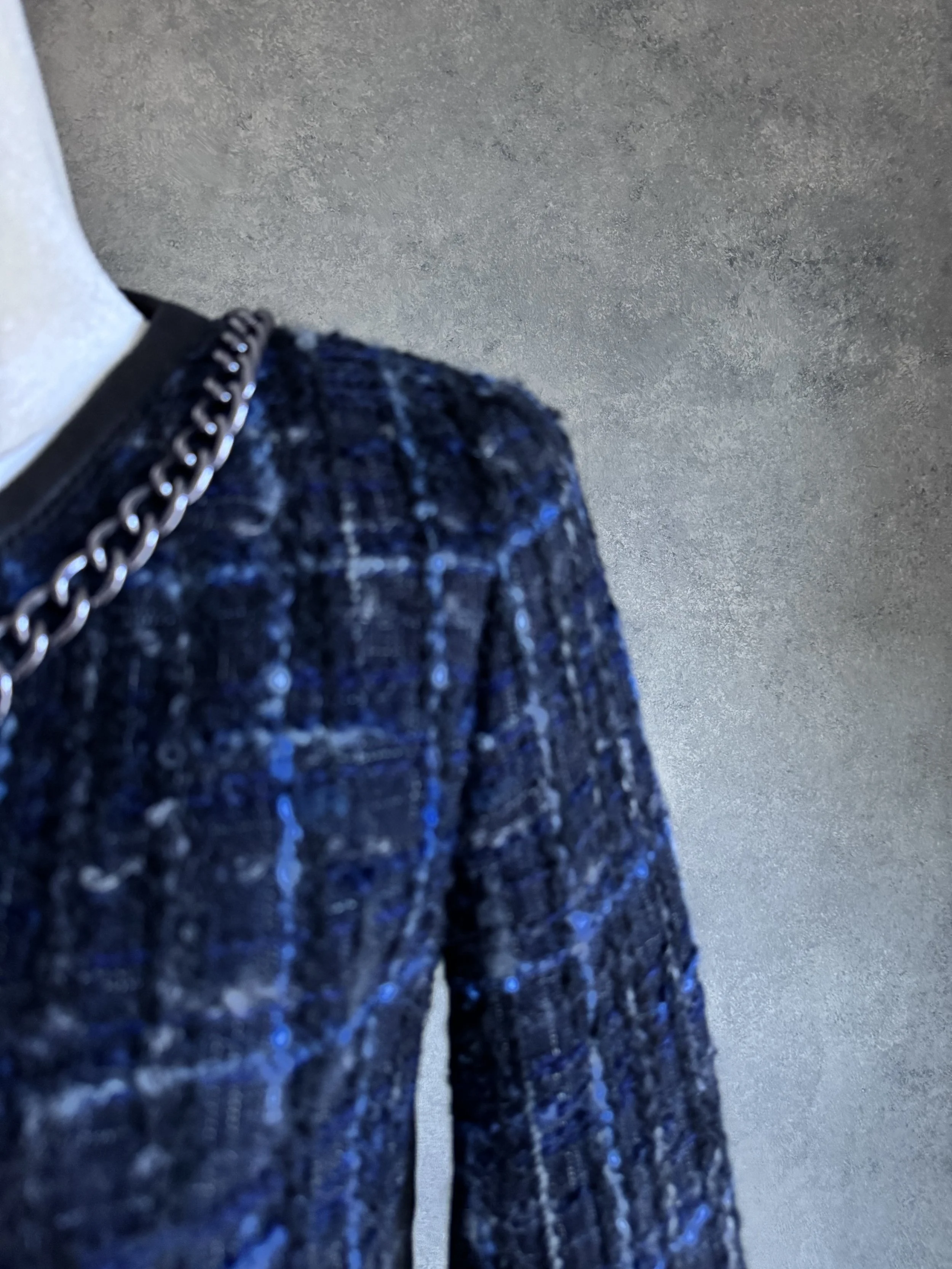 Detail of the structured shoulder on the blue Riani tweed blazer.