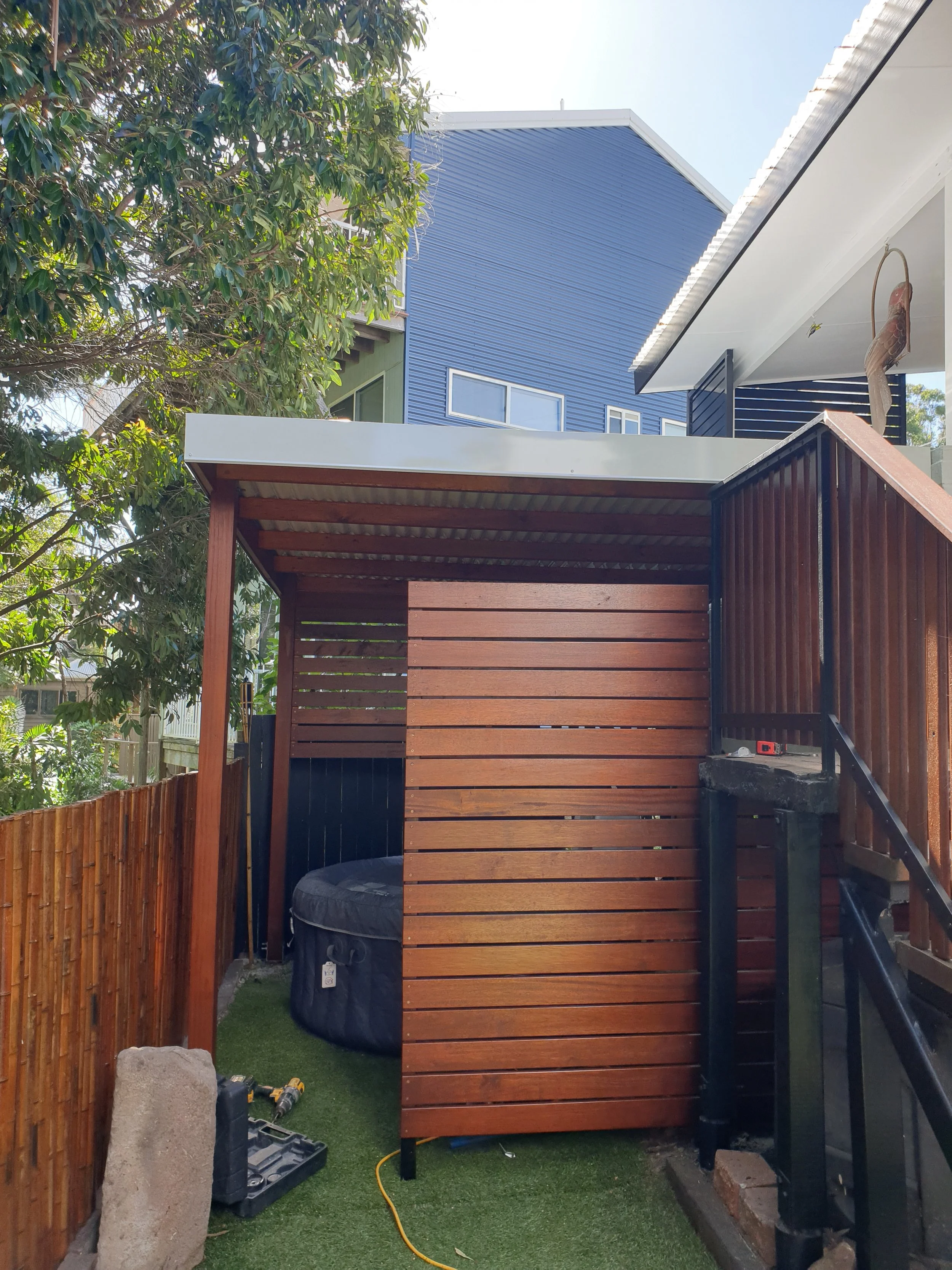 Privacy screen, timber external wooden fencing.
