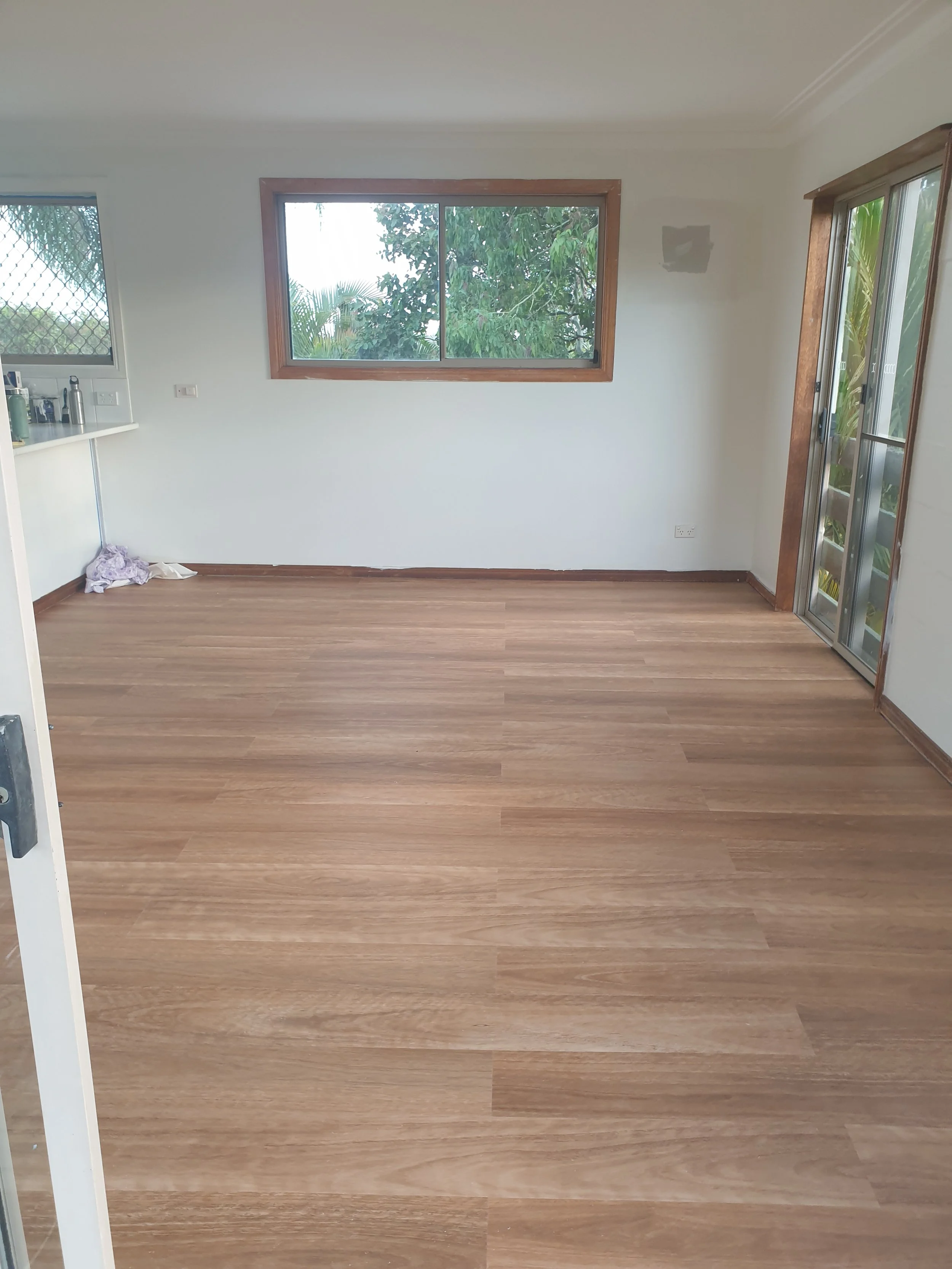 hybrid floors in empty room.