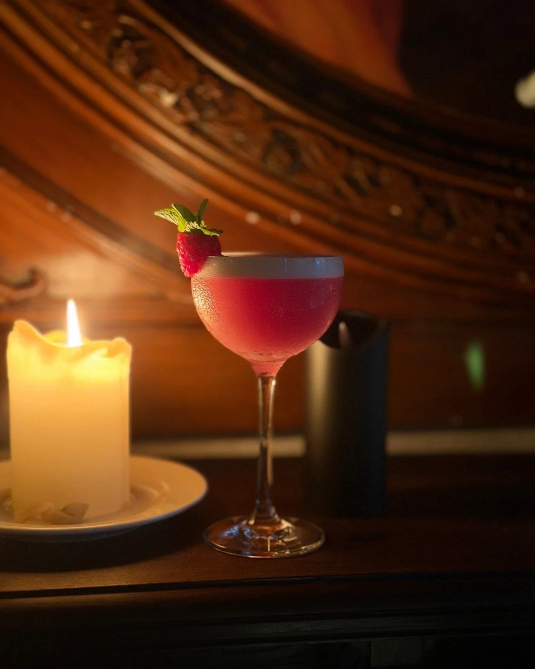 This weekend, enjoy cocktails with a kick with our game day specials 🏈

Hail Mary Sour
Gordon's Gin, Apple Juice, Malbec, Lemon Juice, Egg White, Honey.

Dublin Blitz
Teeling Whiskey, Blue Cura&ccedil;ao, White Cacao, Egg White, Lemon.

Available ex