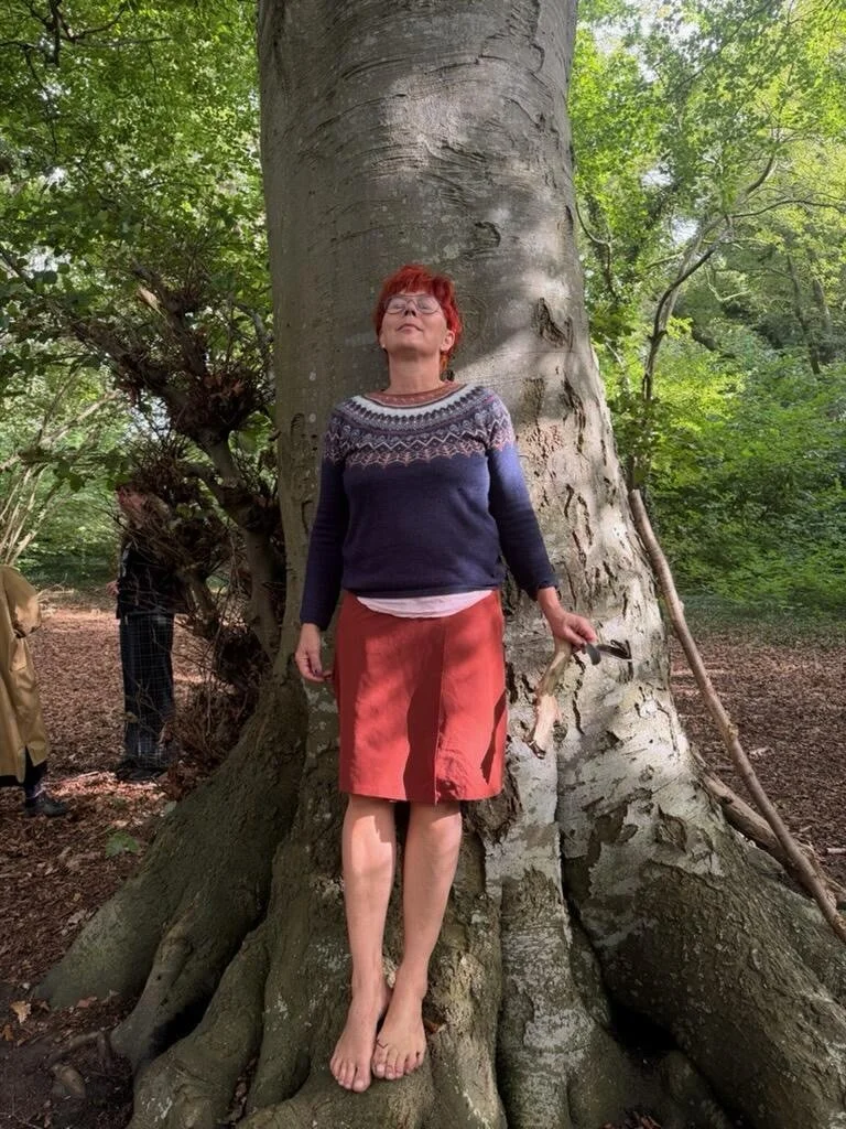 Jeg tager hjem fra Regenerative Stemmer medlemsweekend p&aring; Sydfyn, med jord under neglene, nye forbindelser og en st&aelig;rk fornemmelse af, at det regenerative ikke er noget, vi kan t&aelig;nke os til alene. 🌱

Det skal &oslash;ves. M&aelig;r