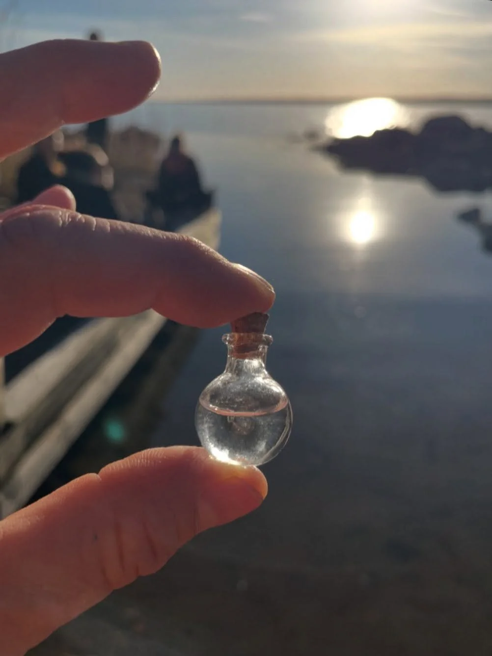 Fra hav til hjerte 🌊🩵☀️

I weekenden samlede vi en gruppe fantastiske kvinder p&aring; Han&ouml; til tre dage med natur, n&aelig;rv&aelig;r, samtaler, stilhed, bev&aelig;gelse og f&aelig;llesskab &mdash; med vand som gennemstr&oslash;mmende tema.

