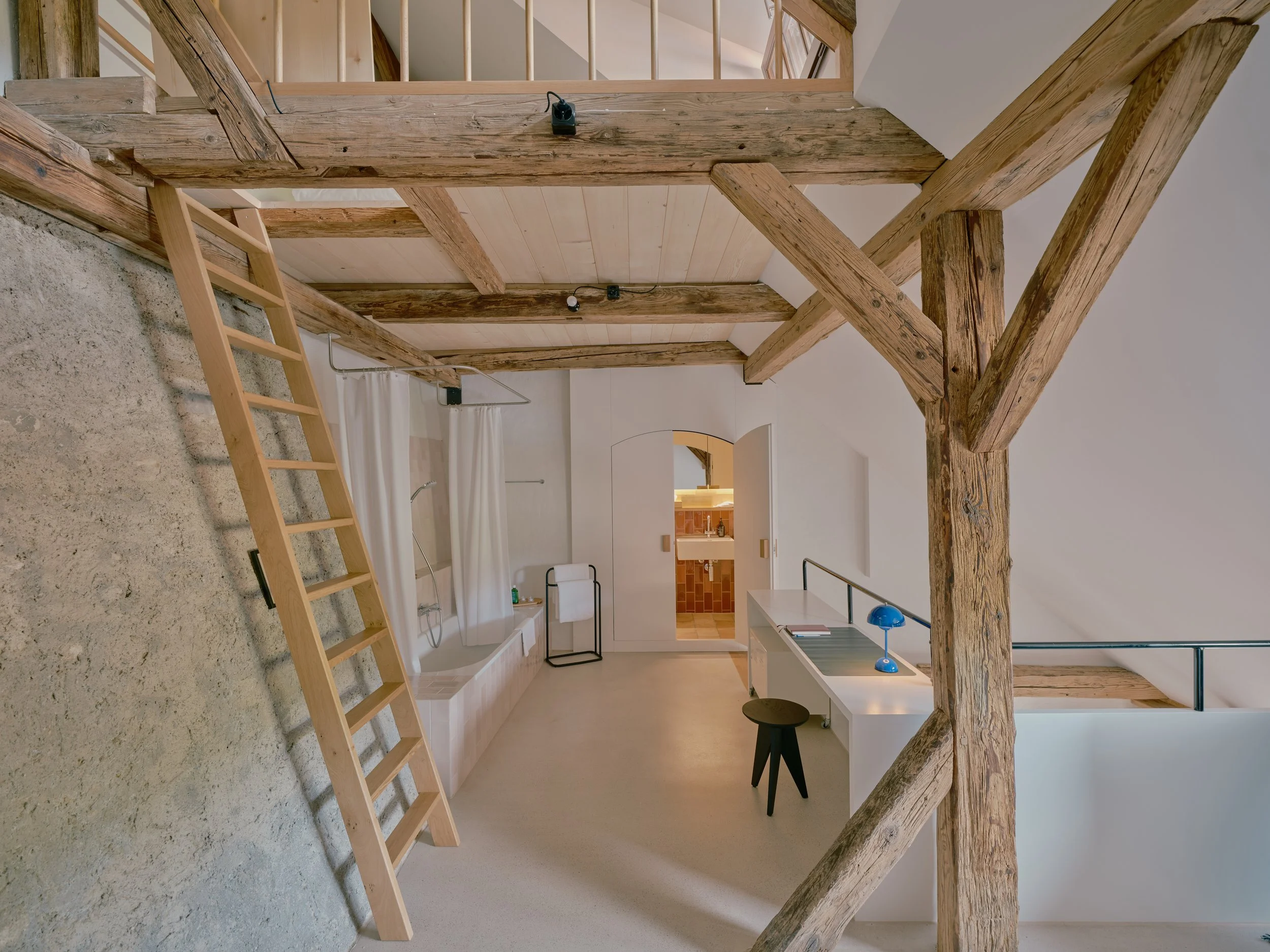 Badwanne im Raum.jpg