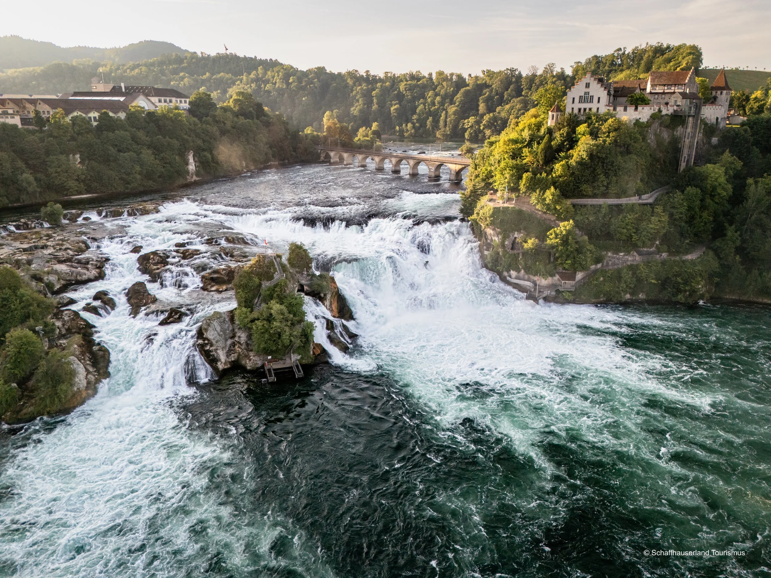 Rheinfall Wasserfall.jpg