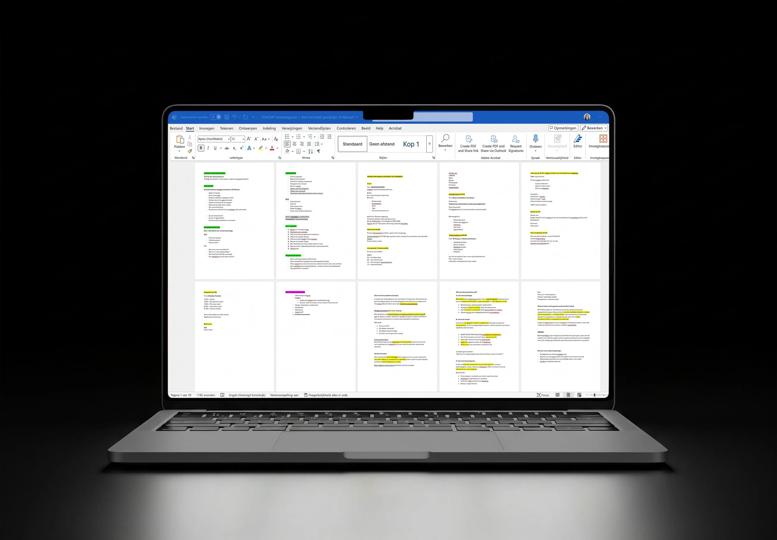 Laptop met open Word-document met tekst en markeringen, op een zwarte achtergrond.