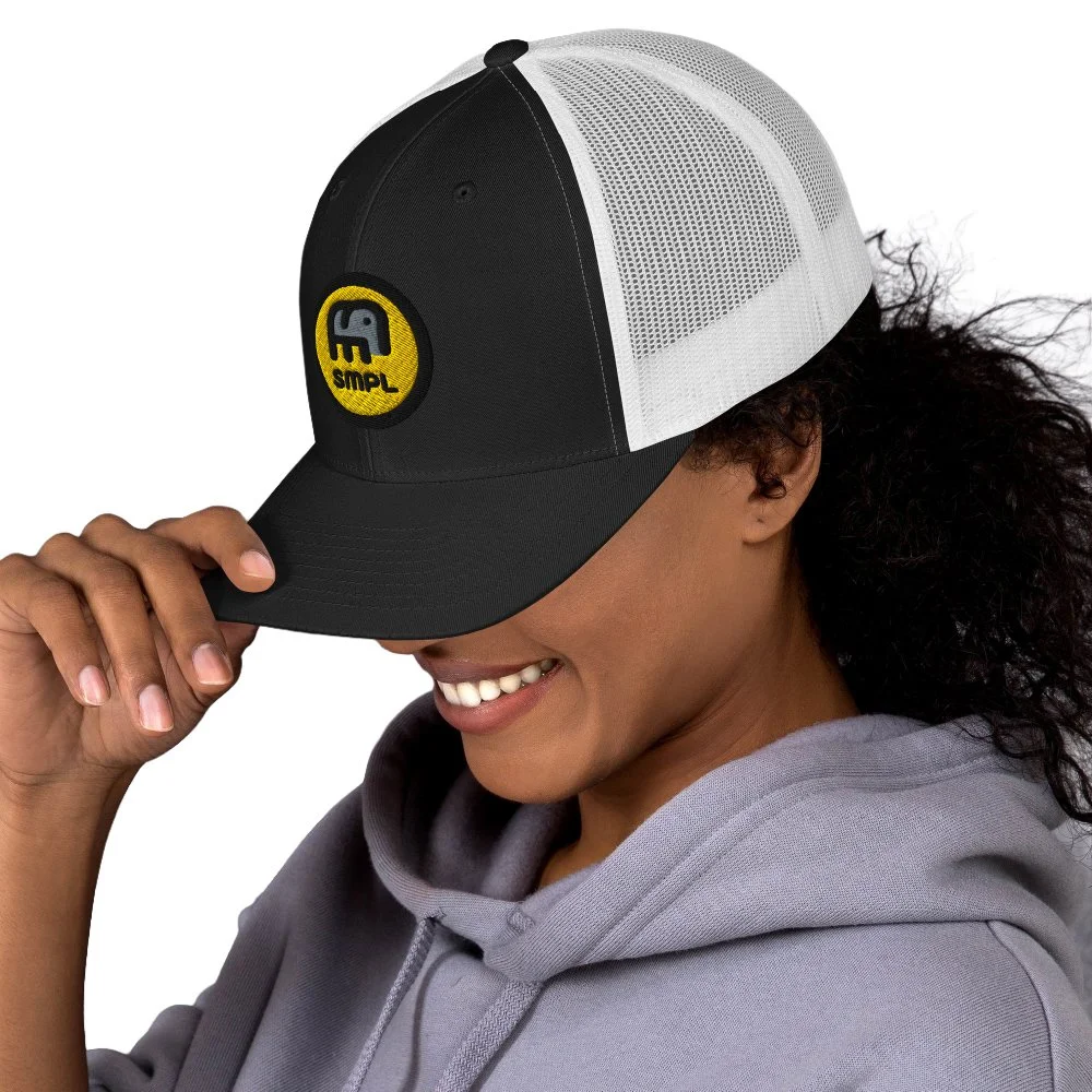 SMPL_MOCKUP_TRUCKER-02.jpg