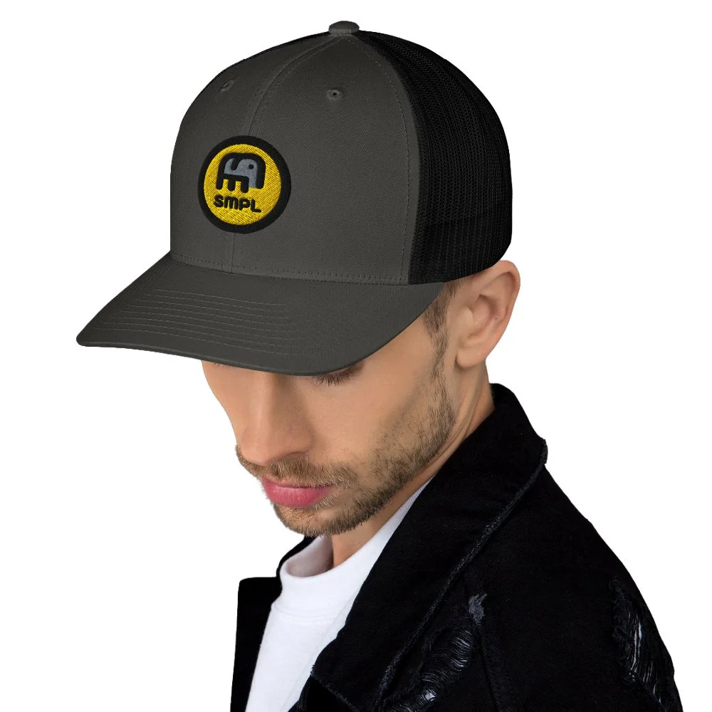 SMPL_MOCKUP_TRUCKER-04.jpg
