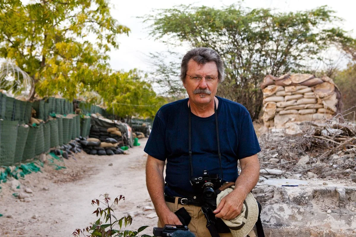 Robert Young Pelton on the front line during the siege of Villa Somalia in Mogadishu. Somalia in 2010. ©RYP, all rights reserved