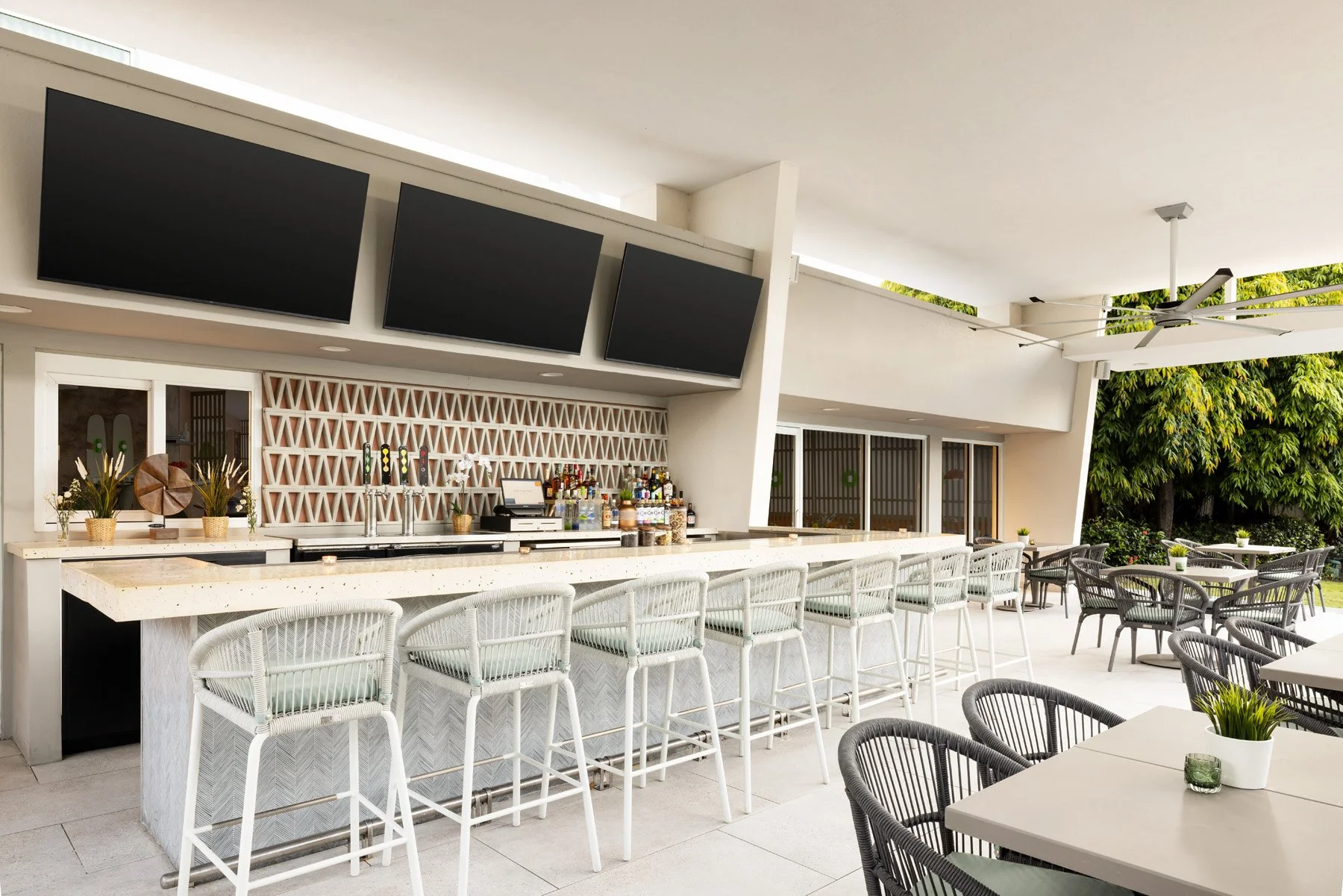 Hyatt-San-Juan-SJUCT- Bar-3-SM.jpg