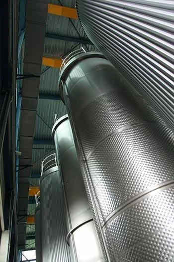 Industrial silos made of laser welded plates