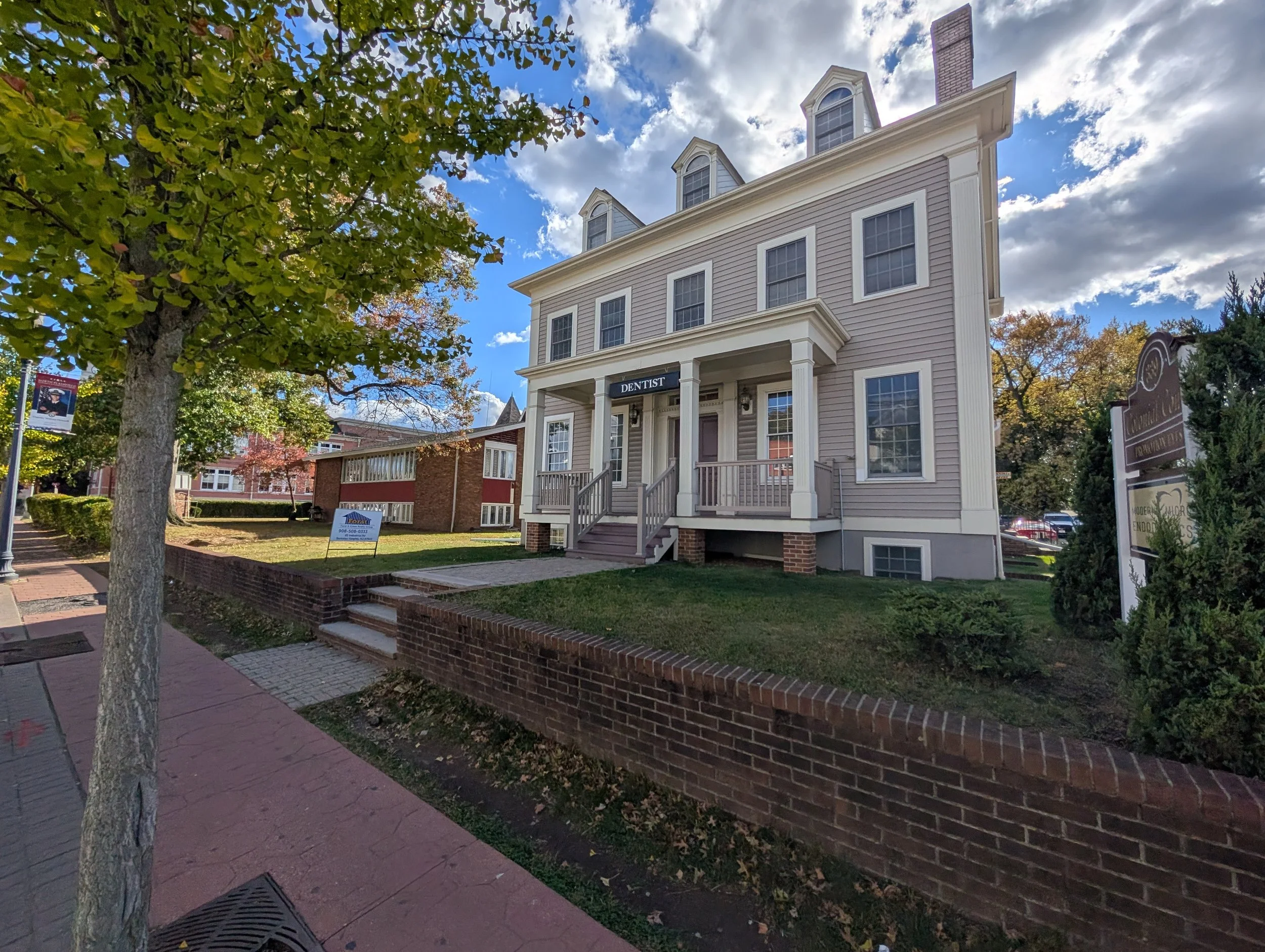 Colonial Court