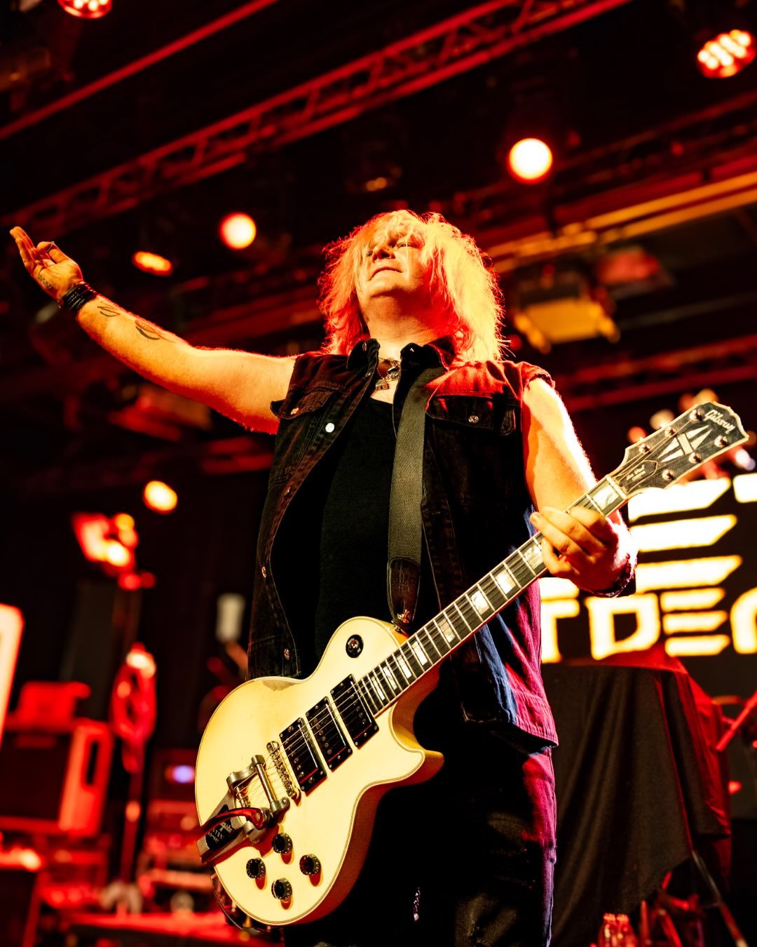 @julietsnotdead with a massive set @epicnorwich for @roxoff_festival 3.5.26. Photos for @eastangliaevents #heavymetal #rock #concert #musicphotography #norwich