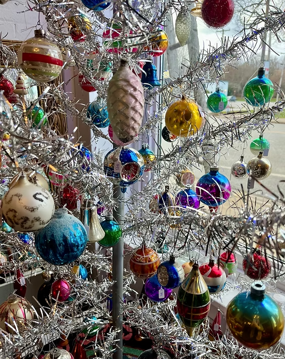 Christmas Ornaments:
We have over 1200 pre 1960s ornaments in stock (Nov 12- Jan 6).
7 trees to view.
(3-55$)