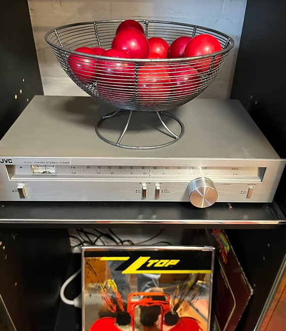 
JVC Tuner:
Professionally restored, working condition.
​Can be included with the JVC stereo.
​($75)