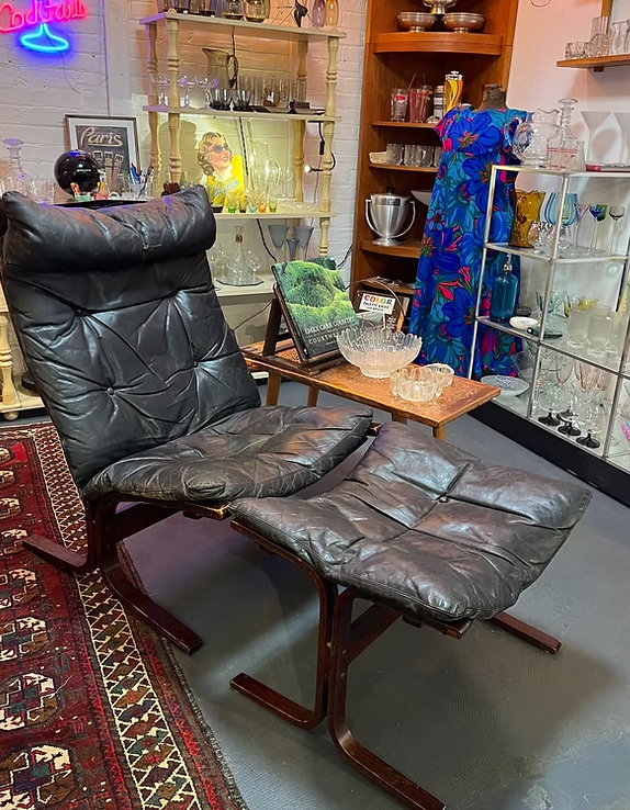 
Ingmar Relling Siesta Chair
Made in Denmark- retains original sticker
Siesta leather armchair designed by Ingmar Relling and produced by Westnofa in the 70s.
($995)
