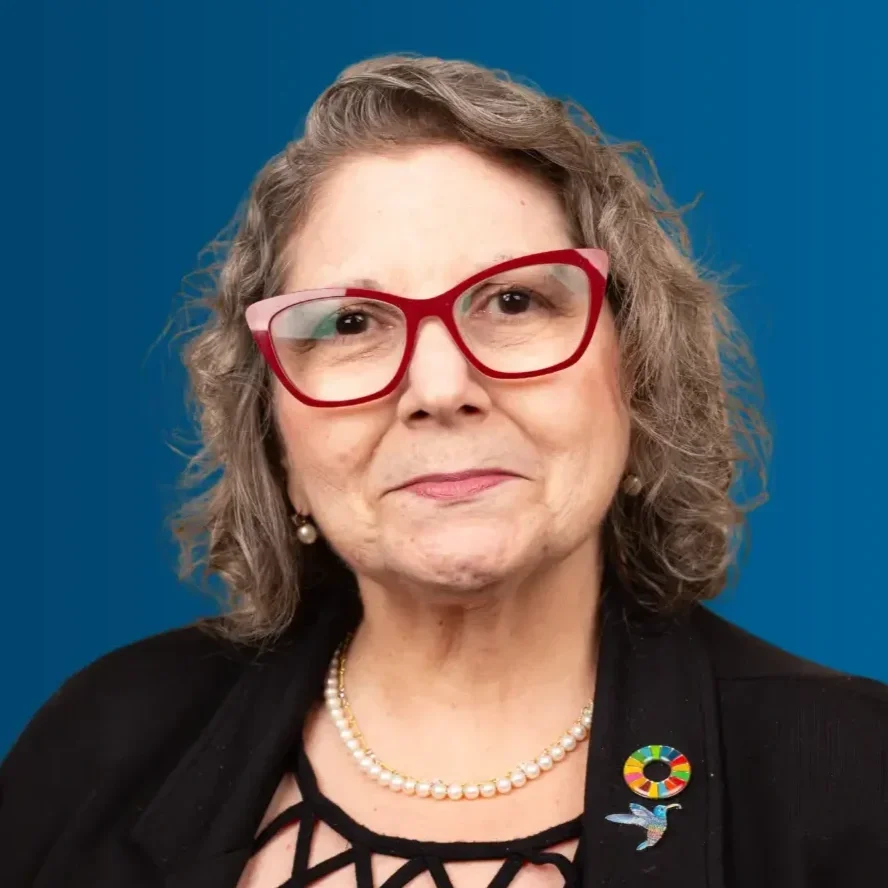 Marcie Roth headshot