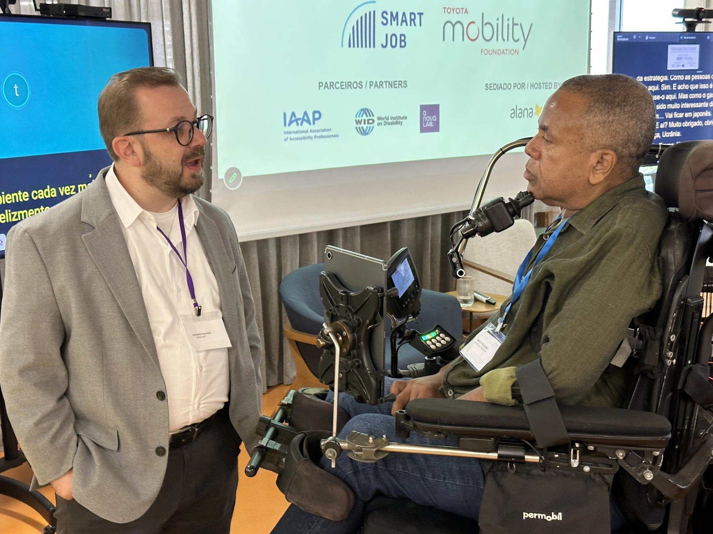SmartJob event in São Paulo featuring conversation with wheelchair user who is a Brazilian policy leader and startup ecosystem leader