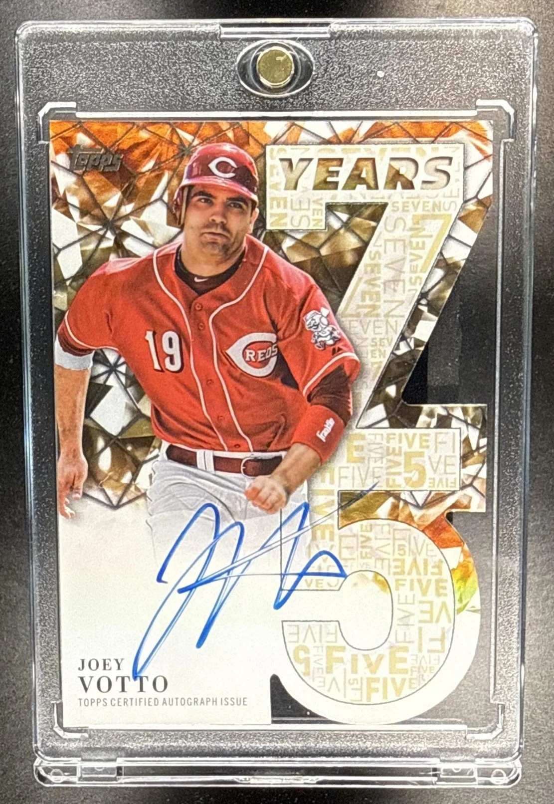 470_2026_TOPPS_SERIES_1_JOEY_VOTTO_75YA_JV_75_YEARS_OF_DIE_CUT_AUTO_GOLD_20_50_REDS.jpg