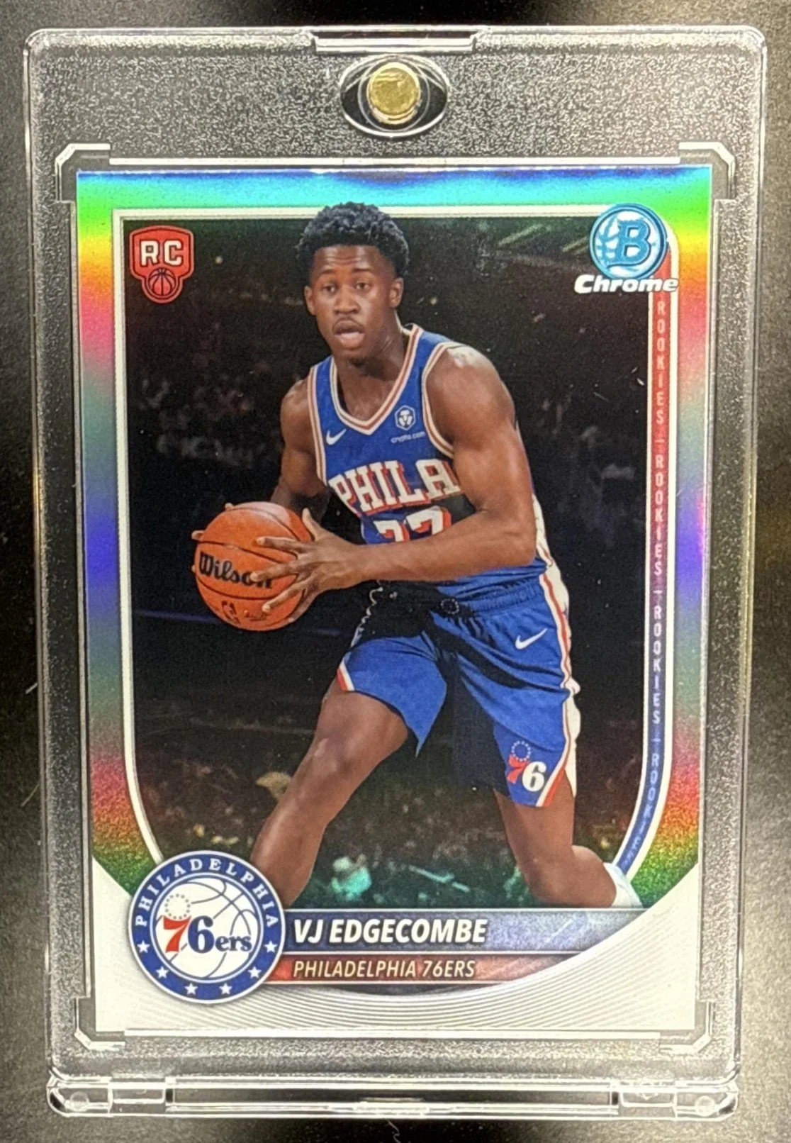 203_2025_26_BOWMAN_VJ_EDGECOMBE_BRR_3_CHROME_RED_ROOKIE_VARIATION_SP_RC_76ERS.jpg