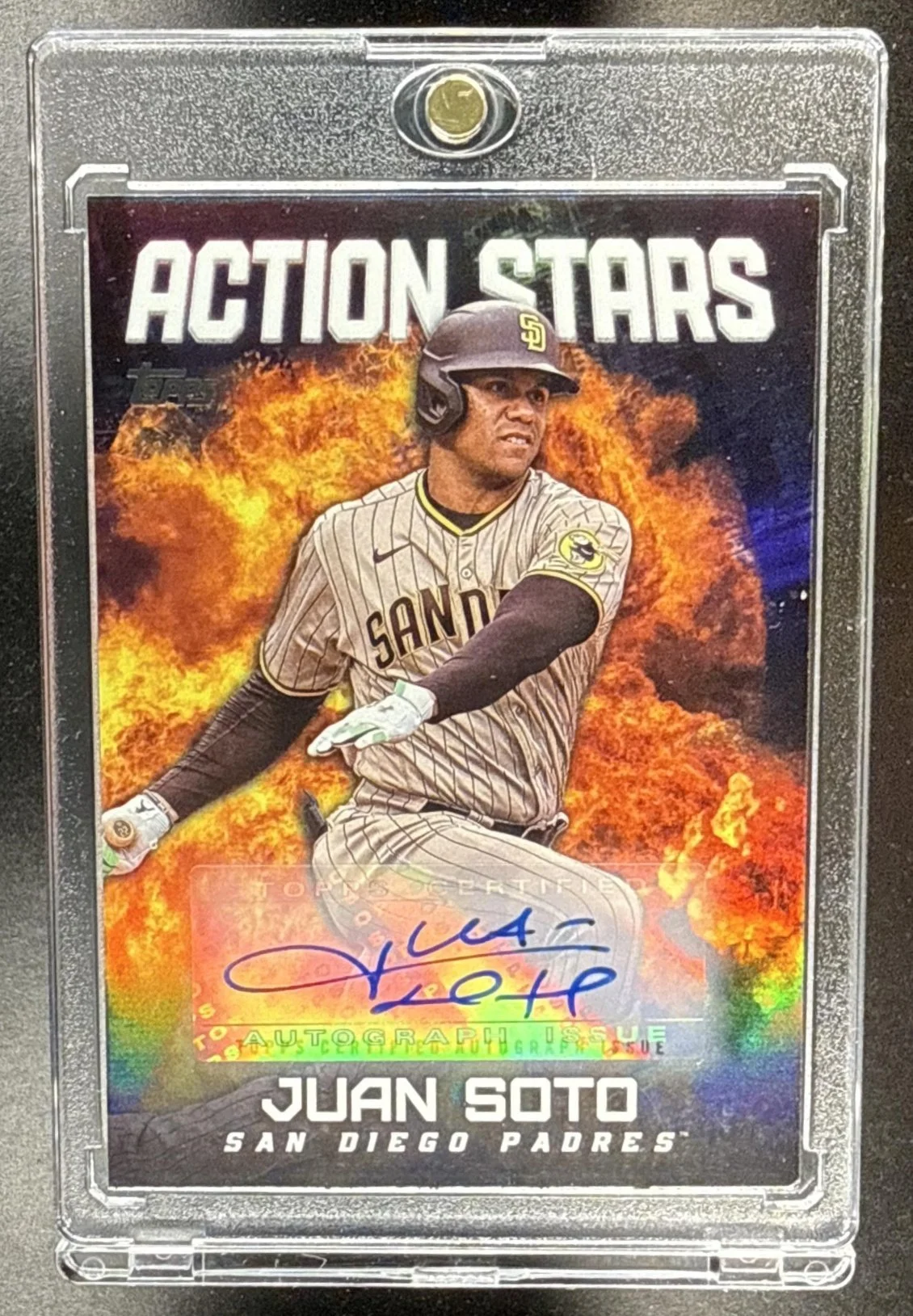 142_2023_TOPPS_UPDATE_JUAN_SOTO_AS_19_ACTION_STARS_AUTO_25_PADRES.jpg