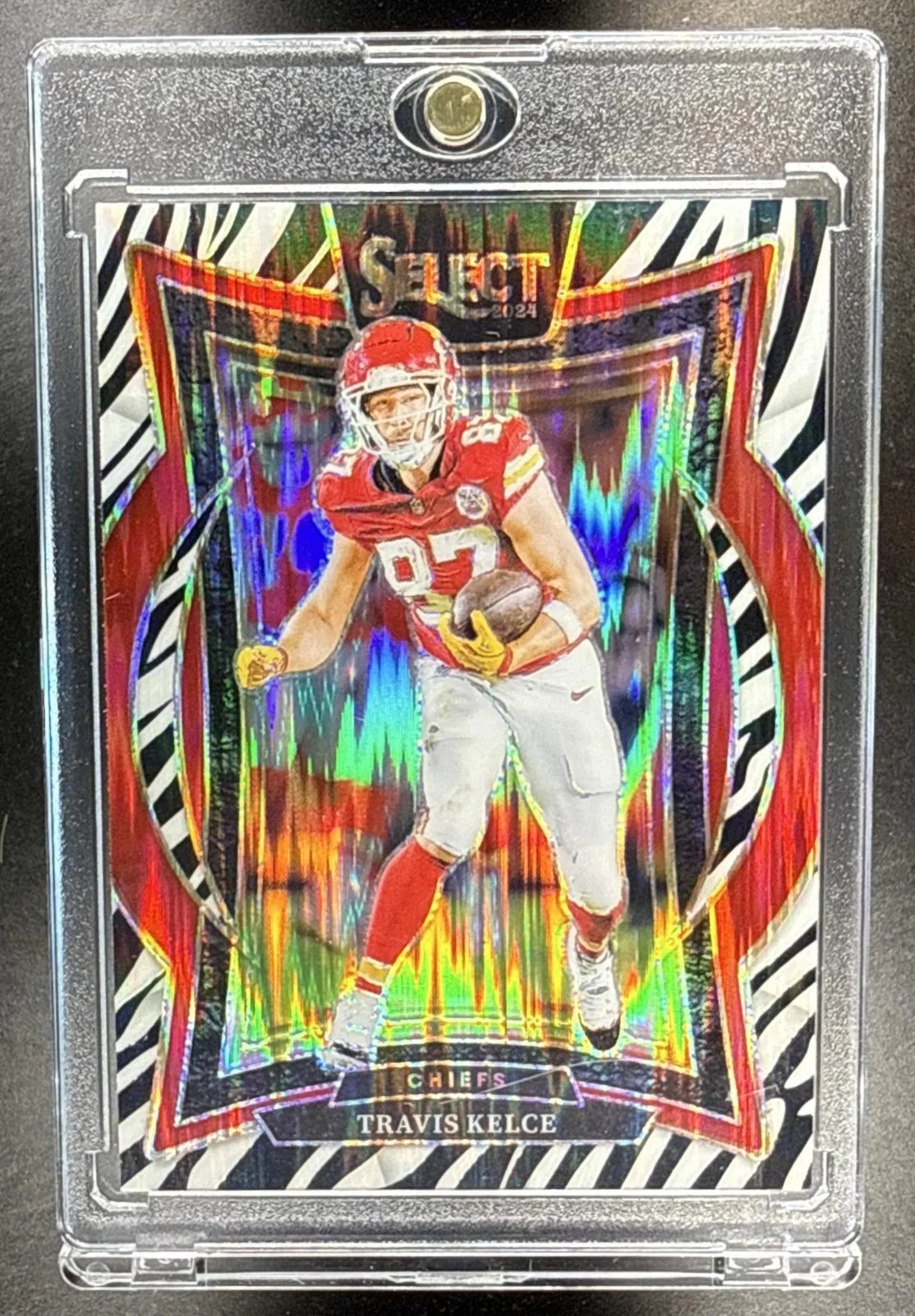 436_2024_PANINI_SELECT_TRAVIS_KELCE_97_CONCOURSE_ZEBRA_PRIZM_CHIEFS.jpg