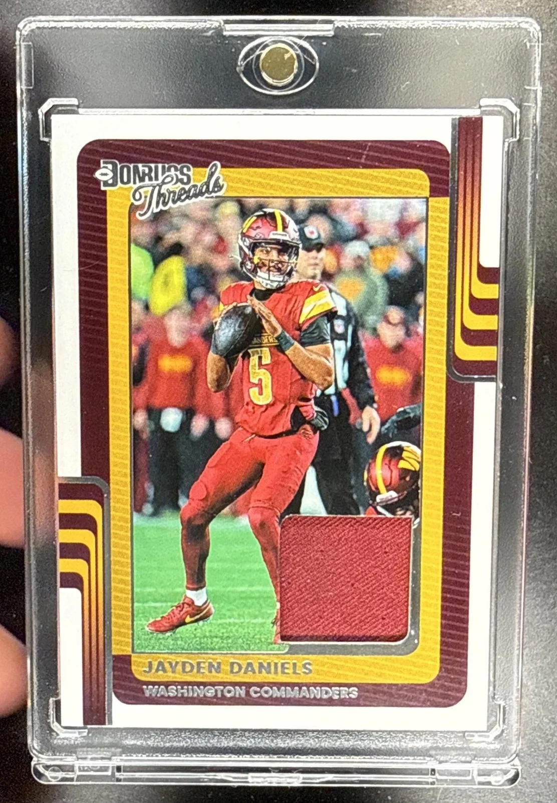 177_2025_PANINI_DONRUSS_JAYDEN_DANIELS_DTH_JDS_THREADS_COMMANDERS.jpg