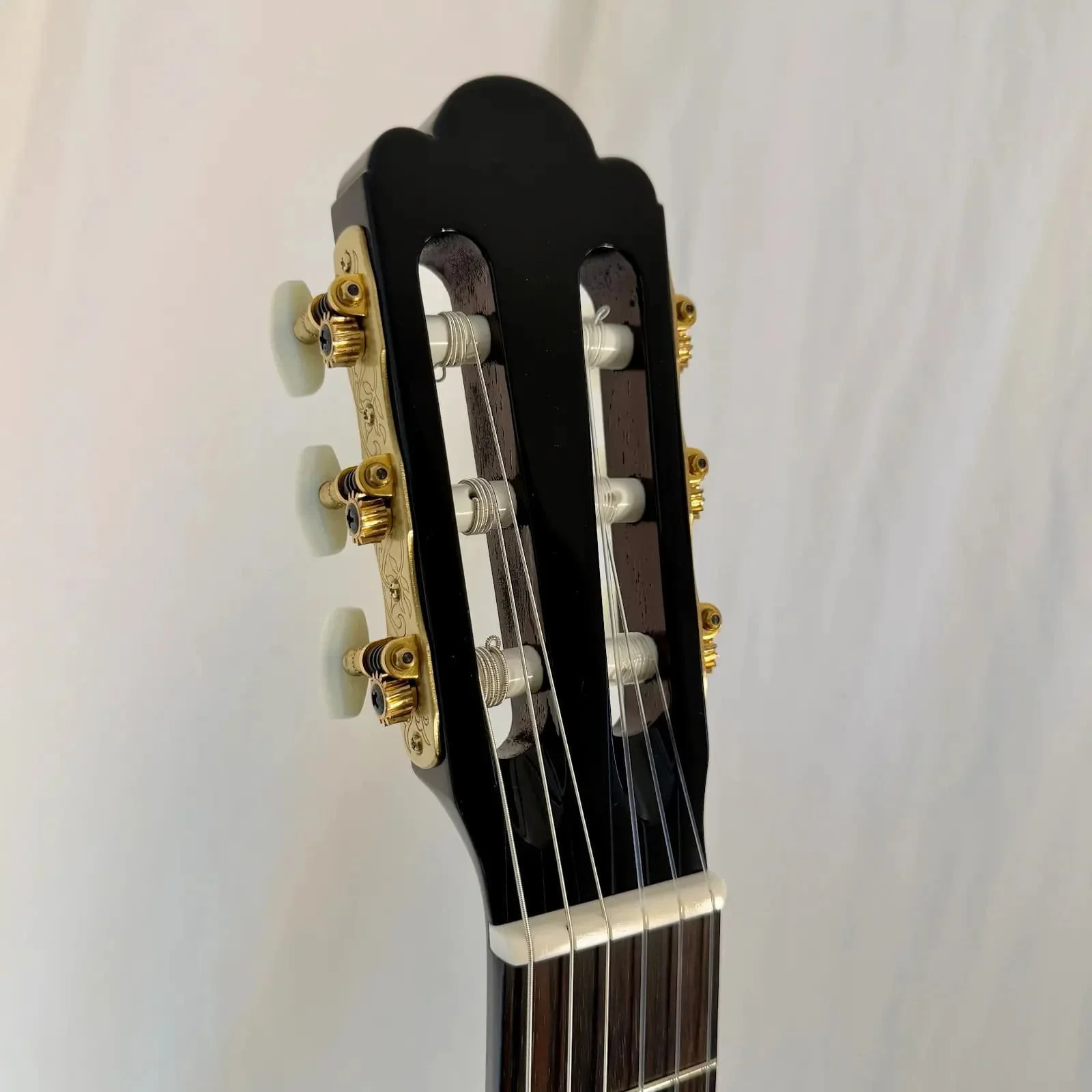 k-yairi-guitar-CYTMBK-dominic-miller-headstock
