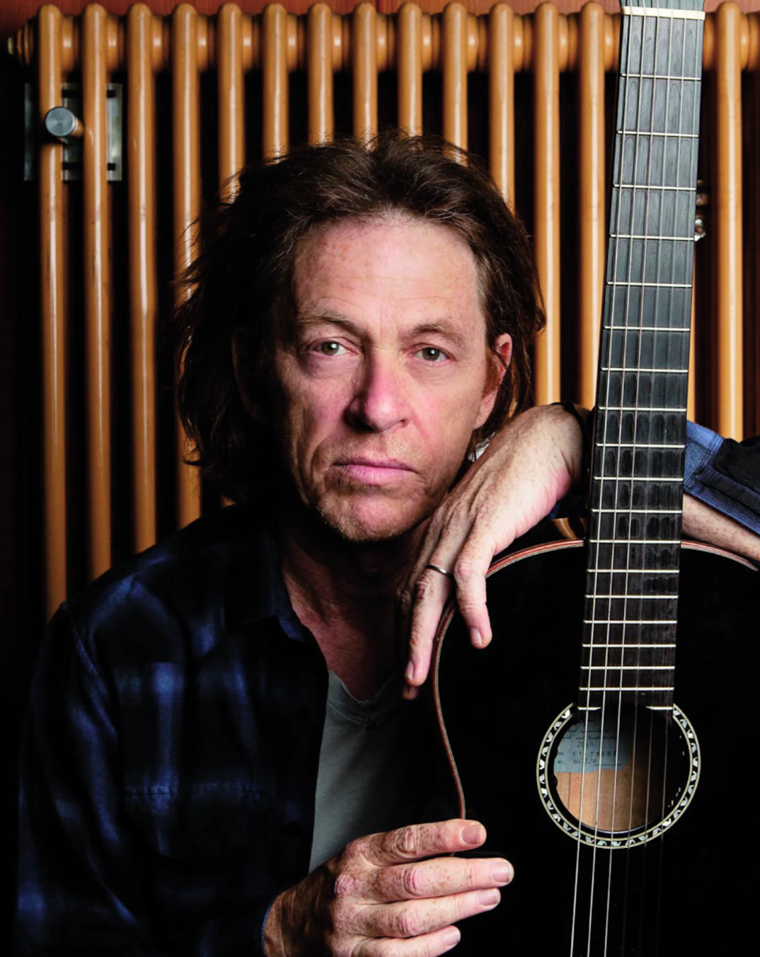 Dominic Miller posing with his K yairi CYTM BK.