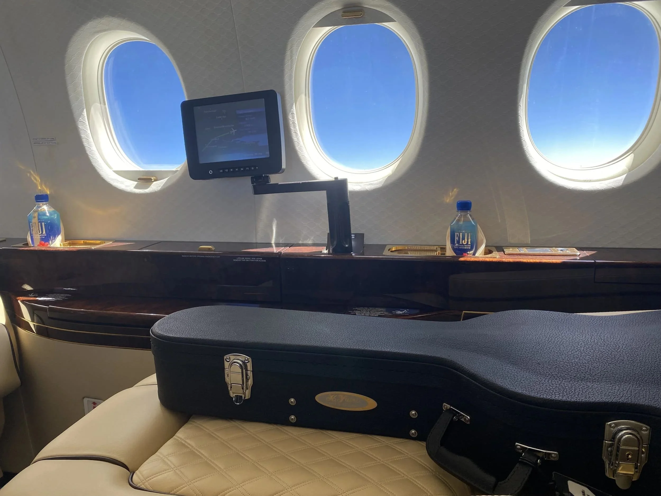 Dominic Miller on Tour with K Yairi Grace on a plane