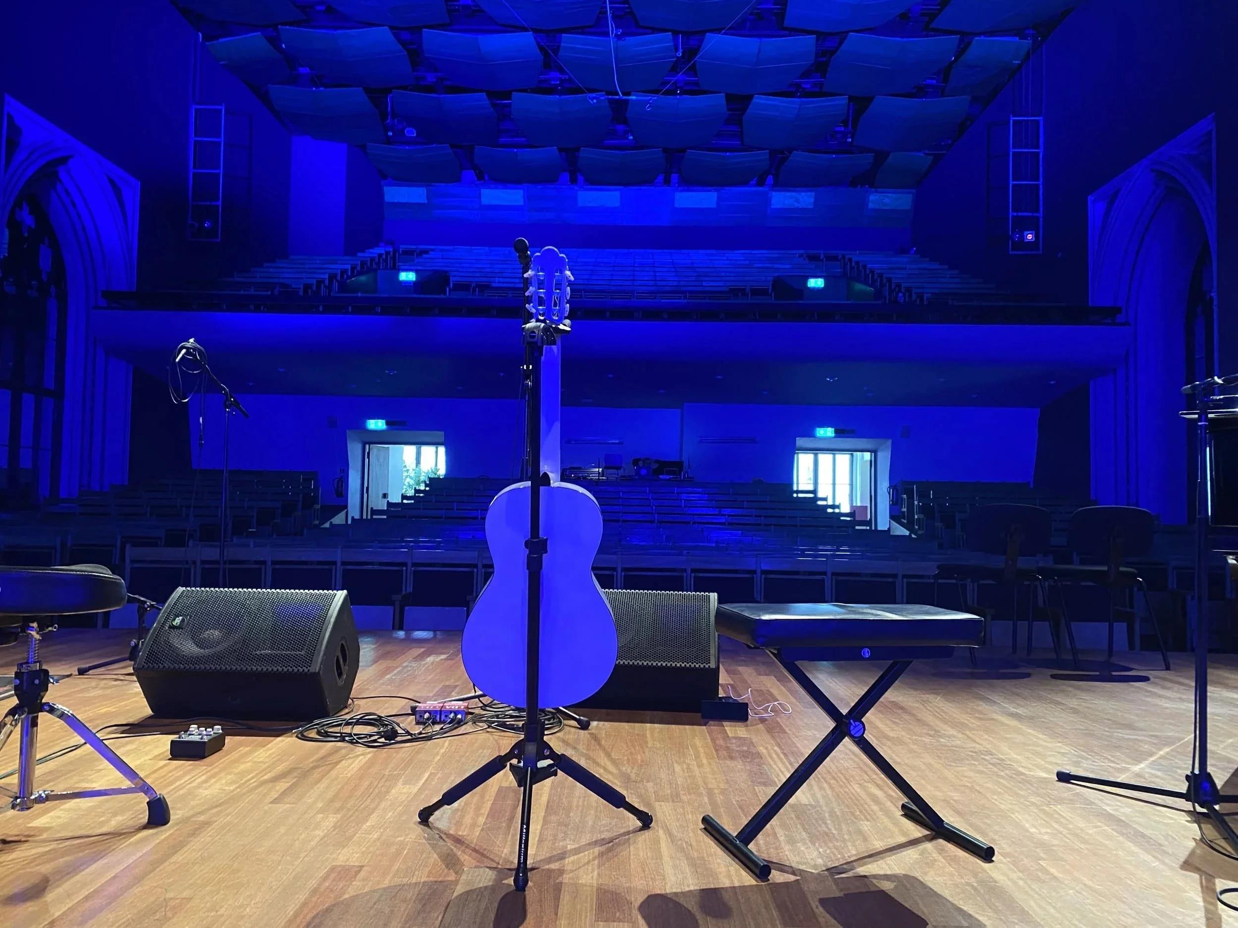 Dominic Miller on Tour with K Yairi Grace on stage before a concert
