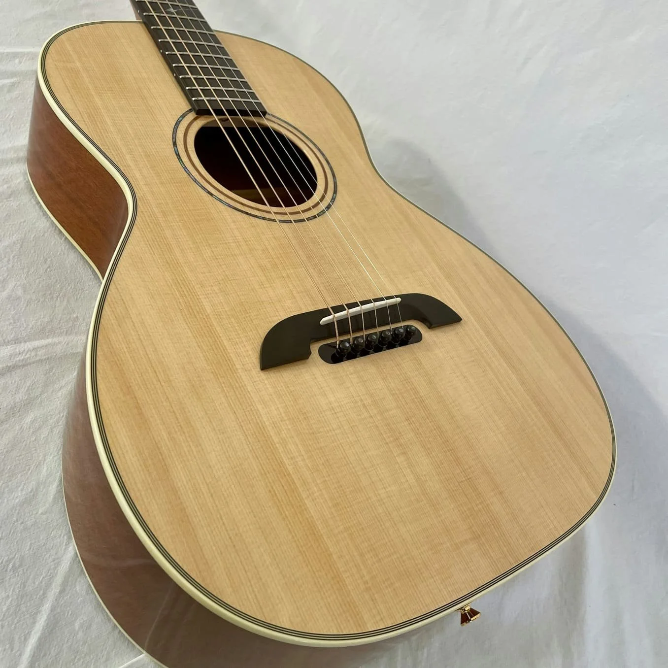 K-YAIRI-GUITAR-KY NYM90V-side
