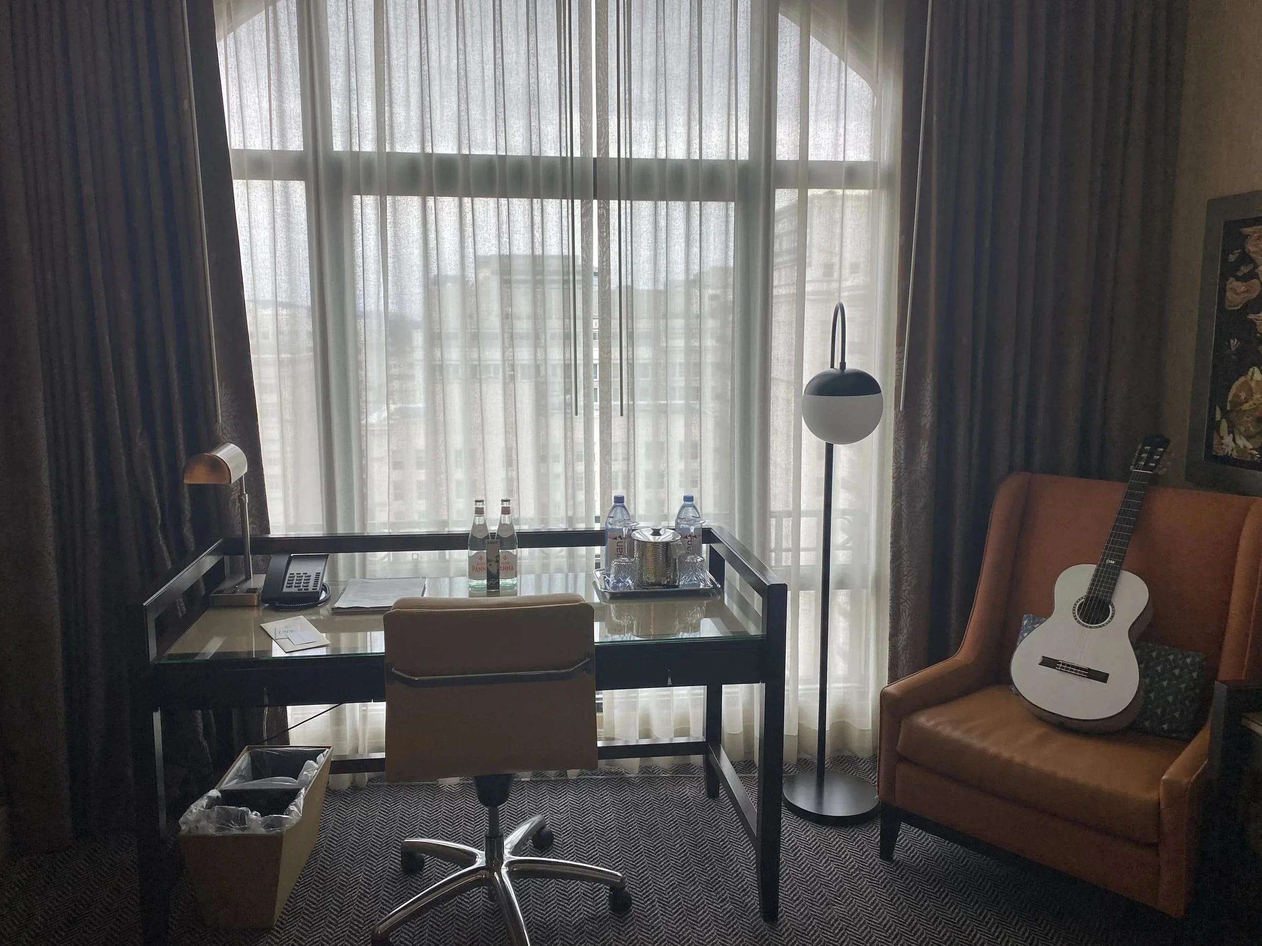 Dominic Miller on Tour with K Yairi Grace in a hotel