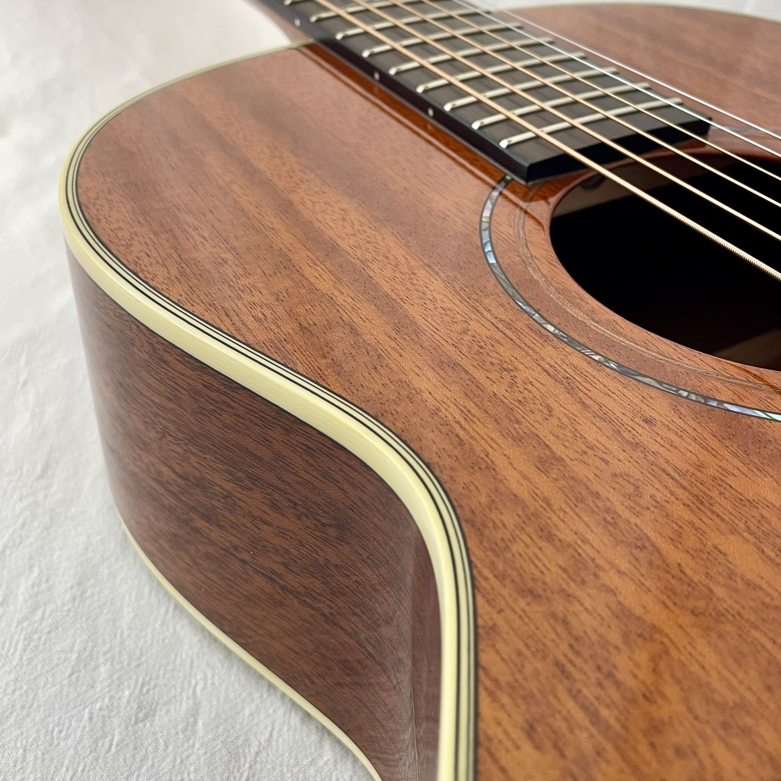K-YAIRI-GUITAR-NYM90V-AM-side