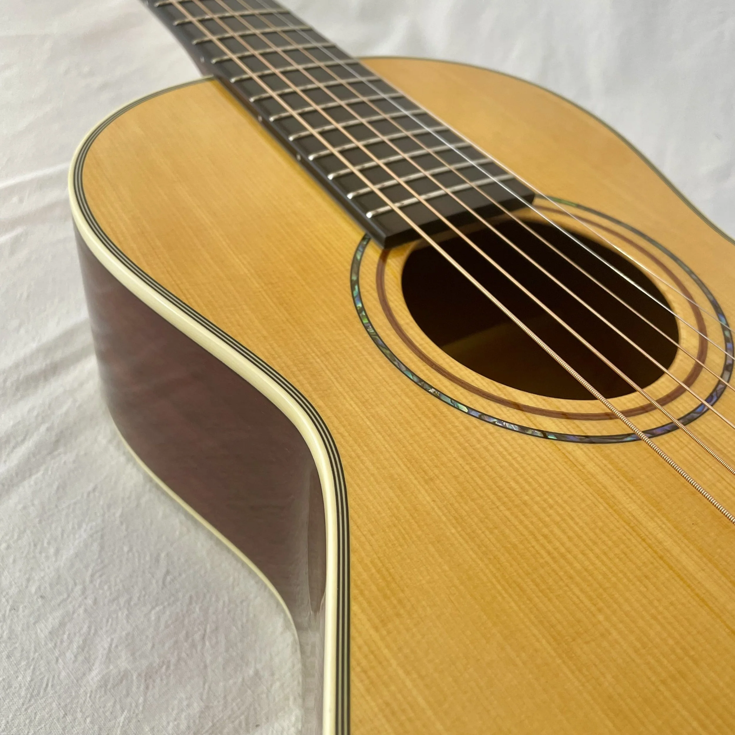 K-YAIRI-GUITARS-RAGM65V-side