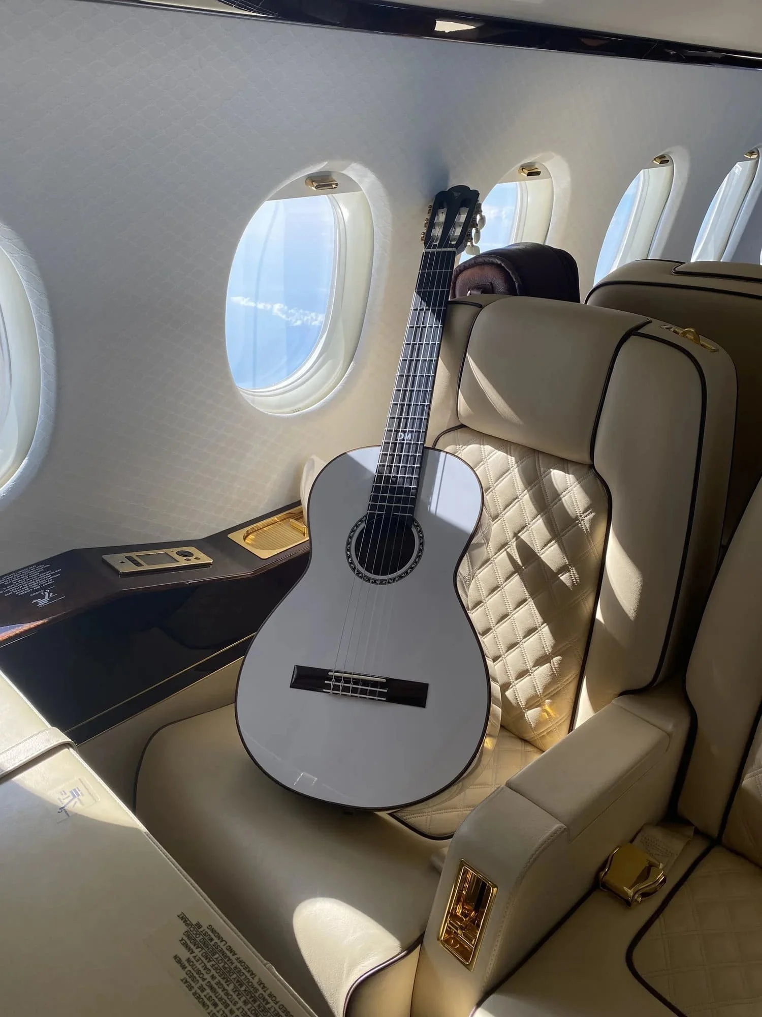 Dominic Miller on Tour with K Yairi Grace on a plane