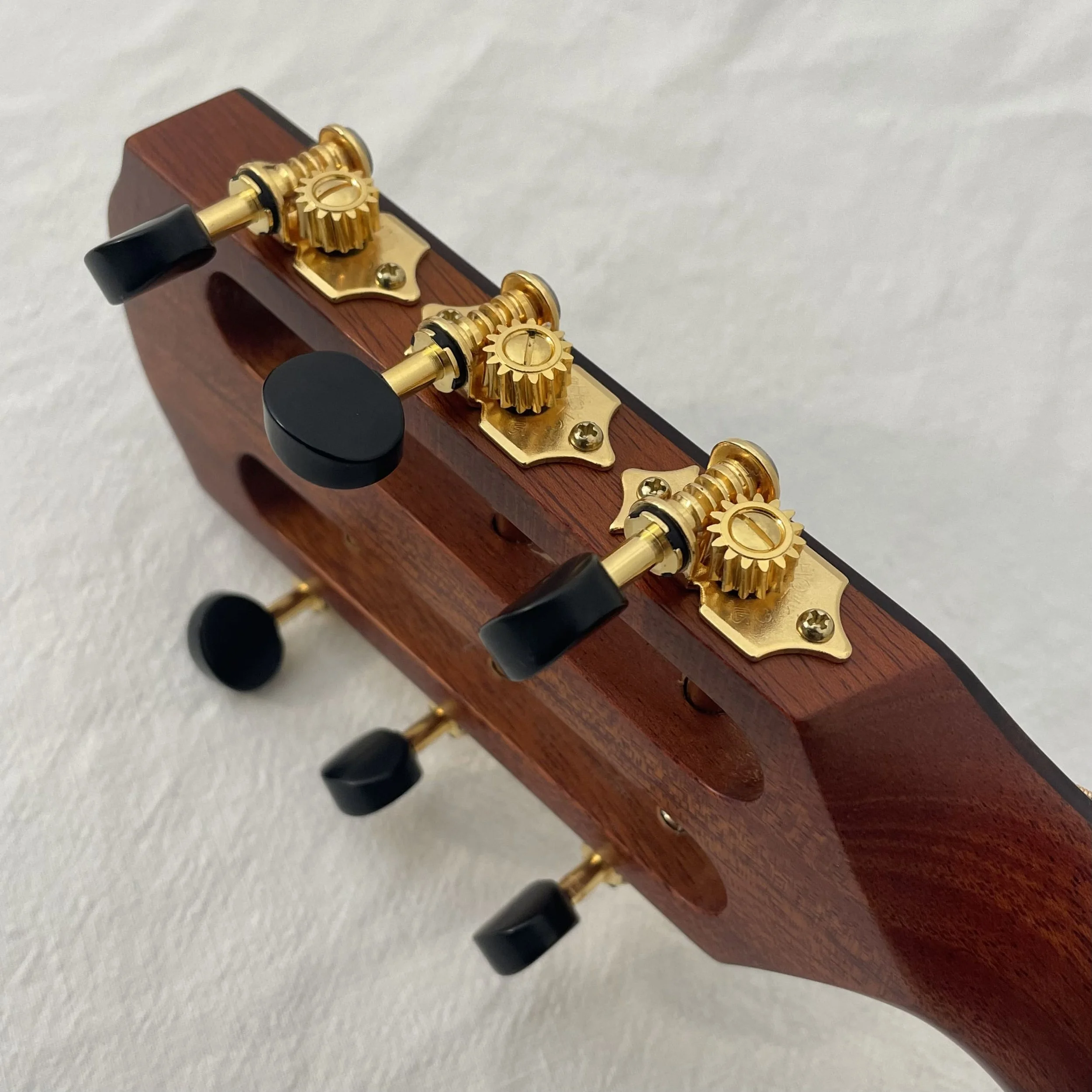K-YAIRI-GUITAR-NYM90V-AM-headstock