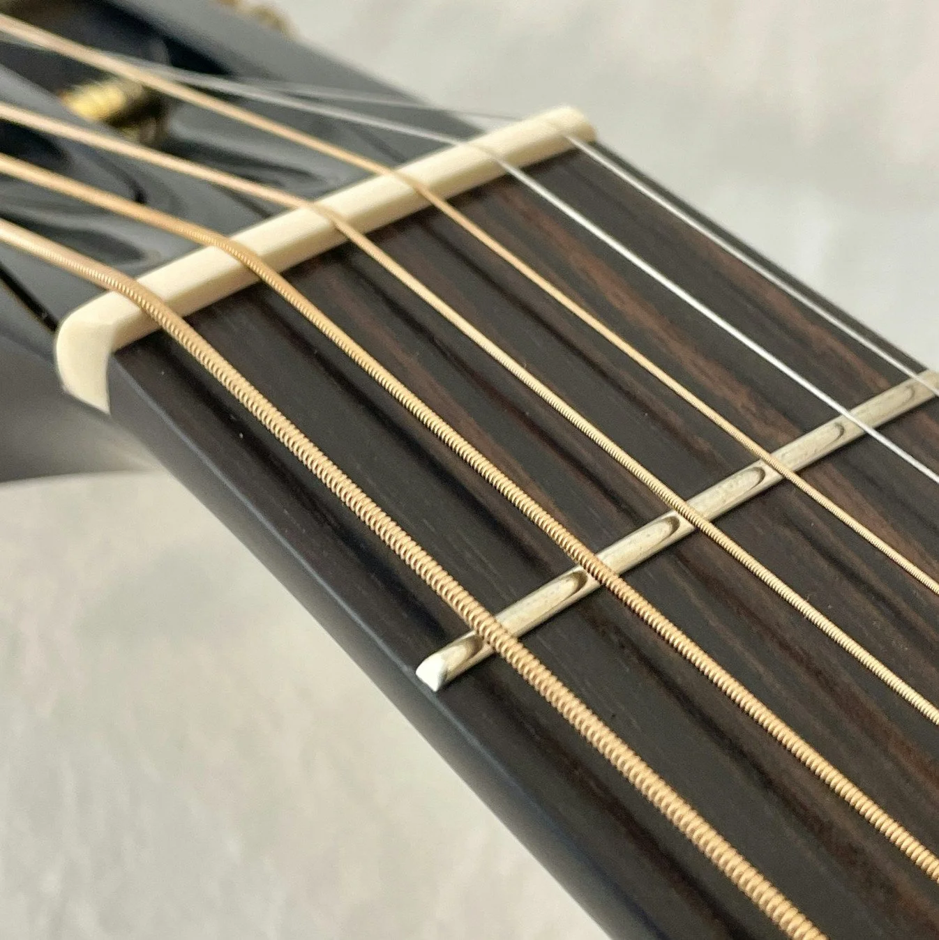K-YAIRI-guitar-RAGM65V-BK MP-dominic-miller-close-up.jpg