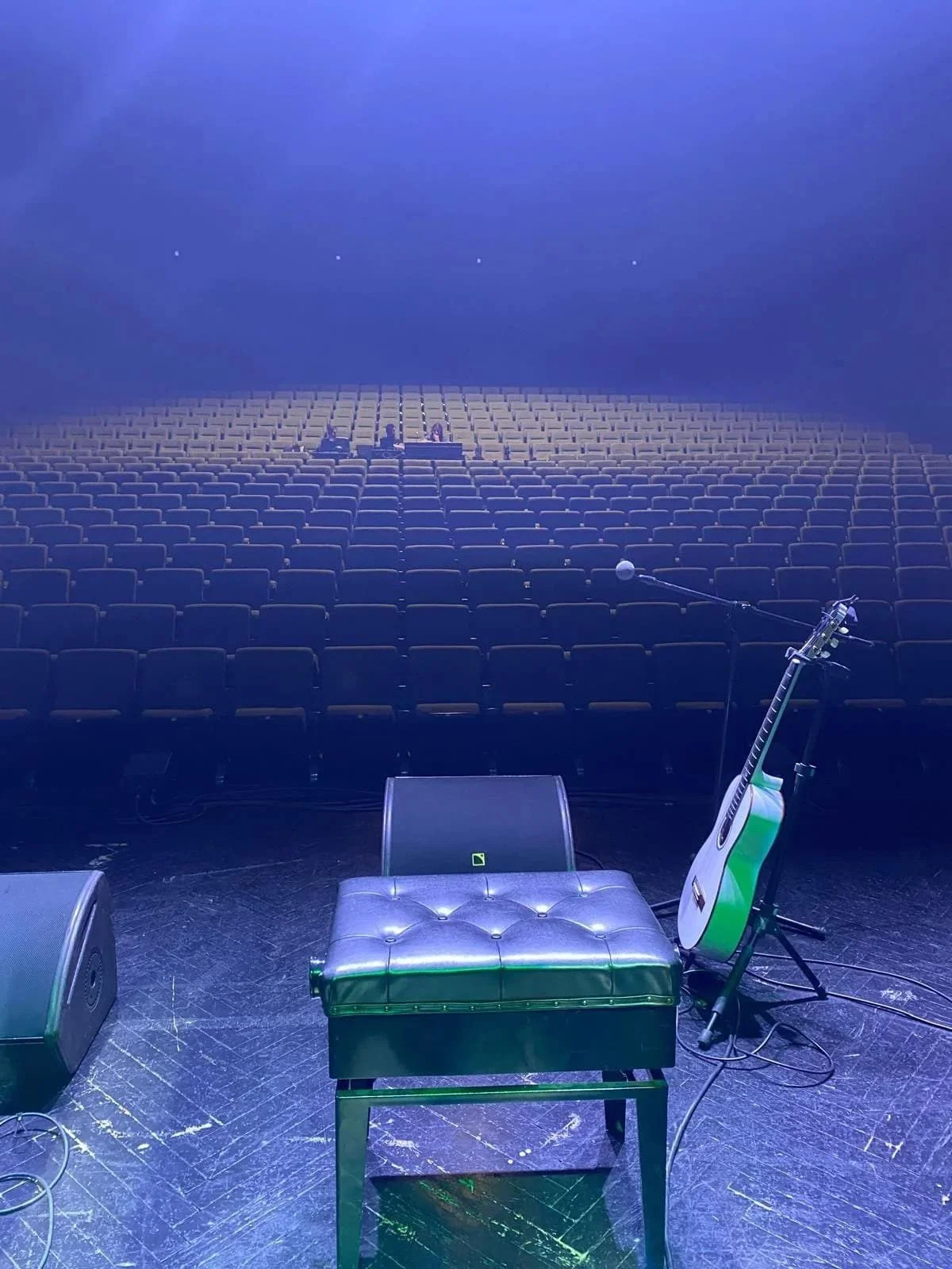 Dominic Miller on Tour with K Yairi Grace on an empty stage