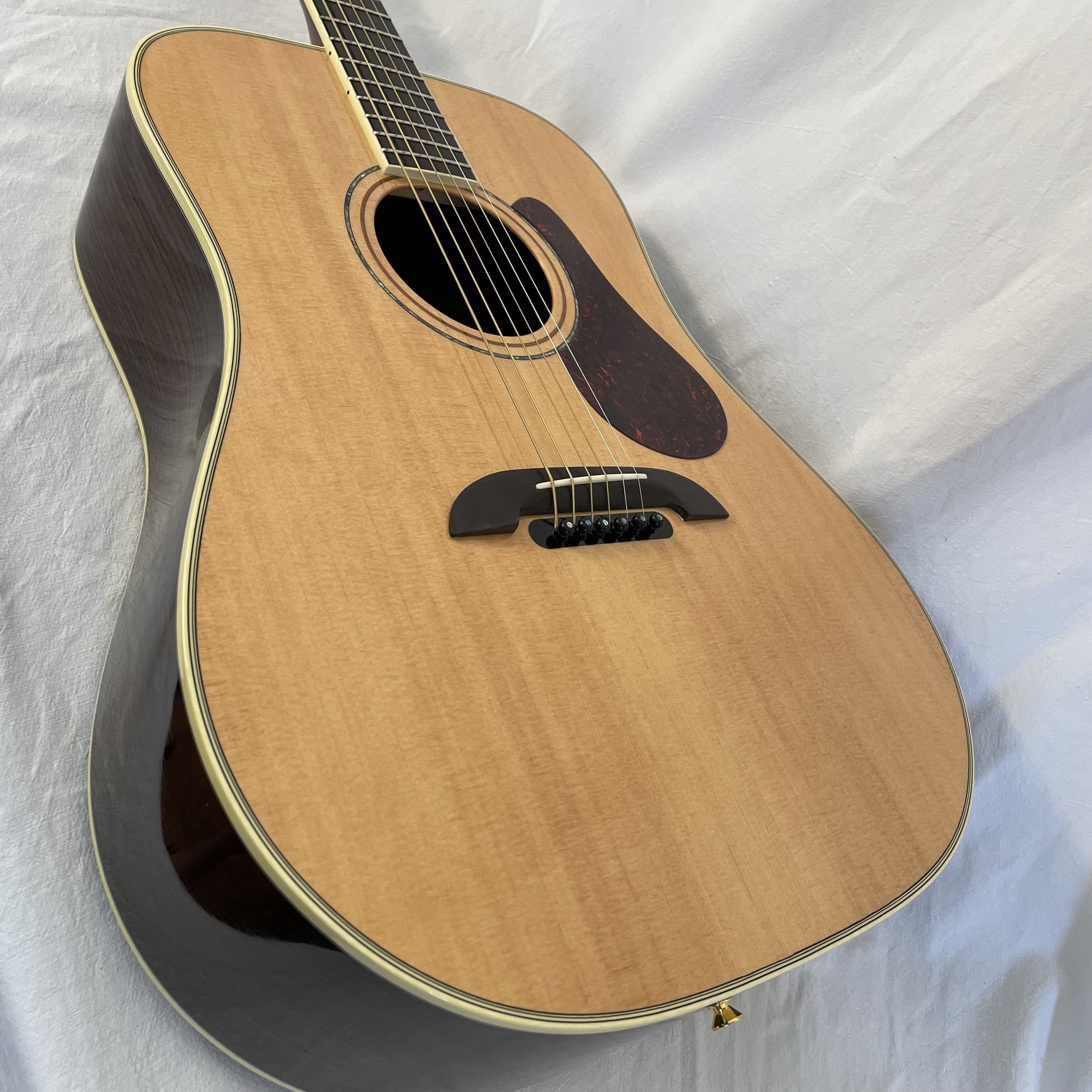 K-YAIRI-GUITAR-DYM95-side