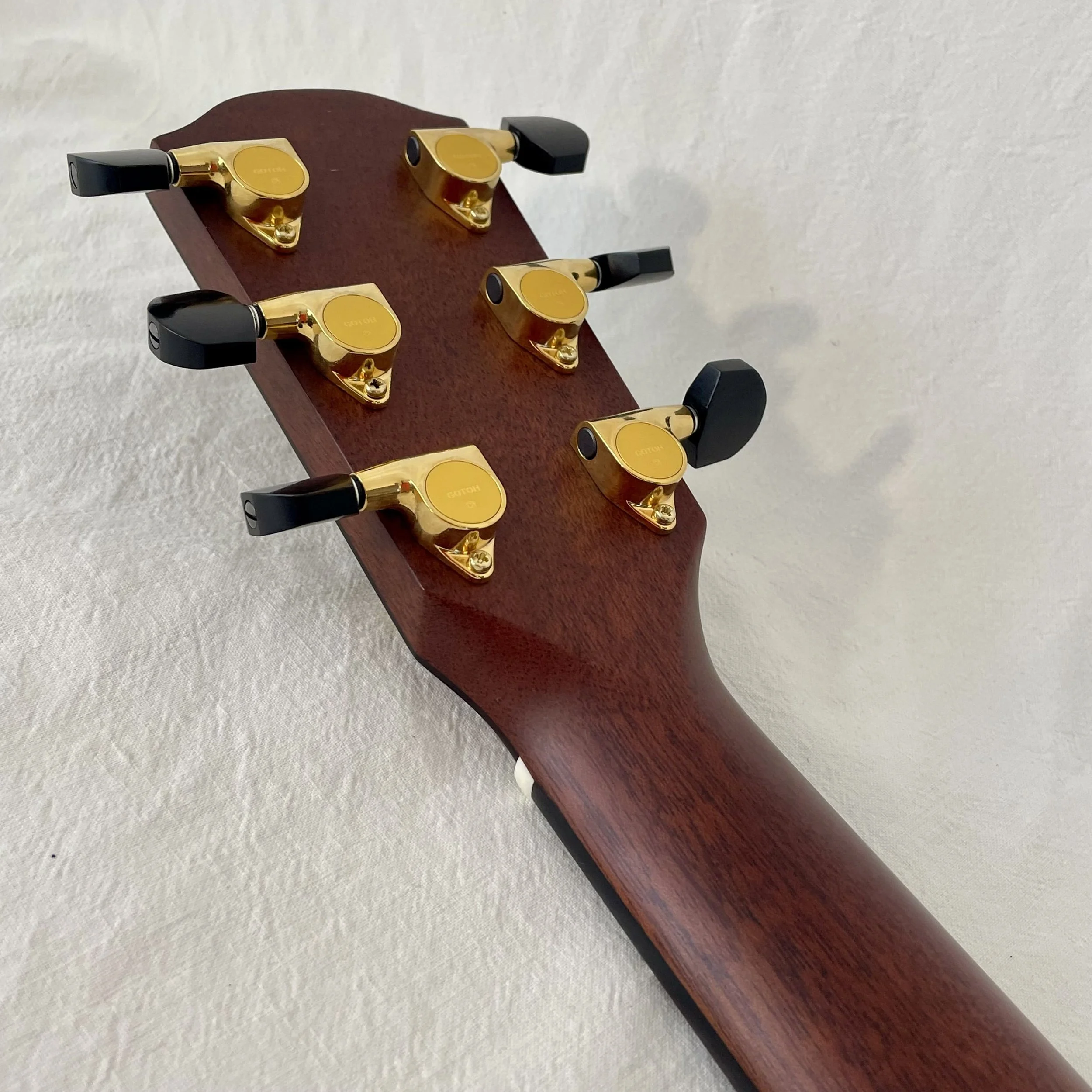 K-YAIRI-GUITARS-NYM9014- AM-headstock