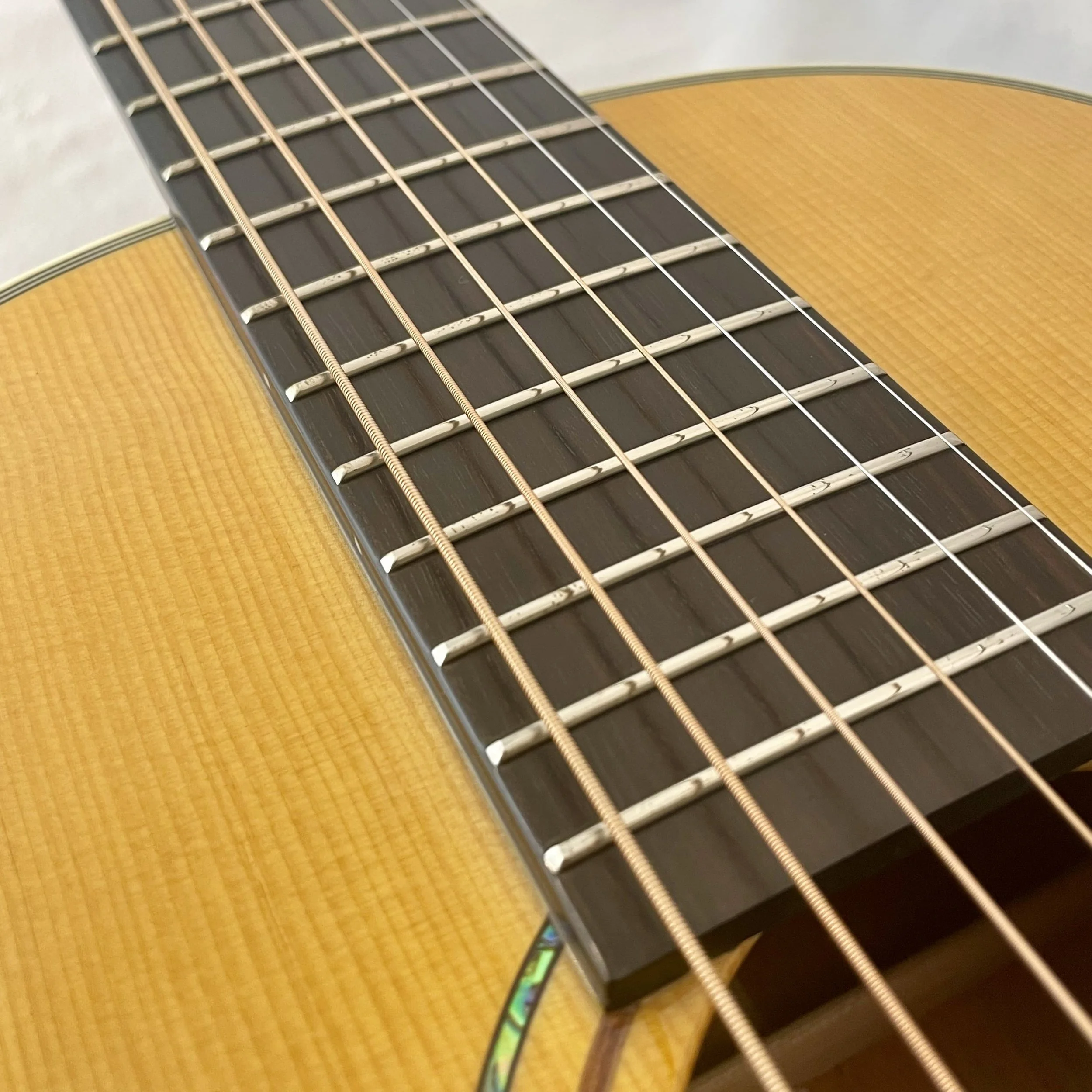 K-YAIRI-GUITARS-RAGM65V-close-up