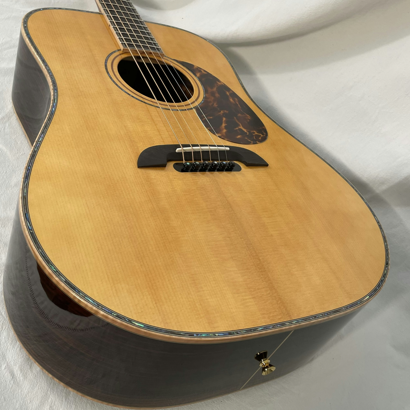 KY DYM500 mid shot of the k yairi guitar