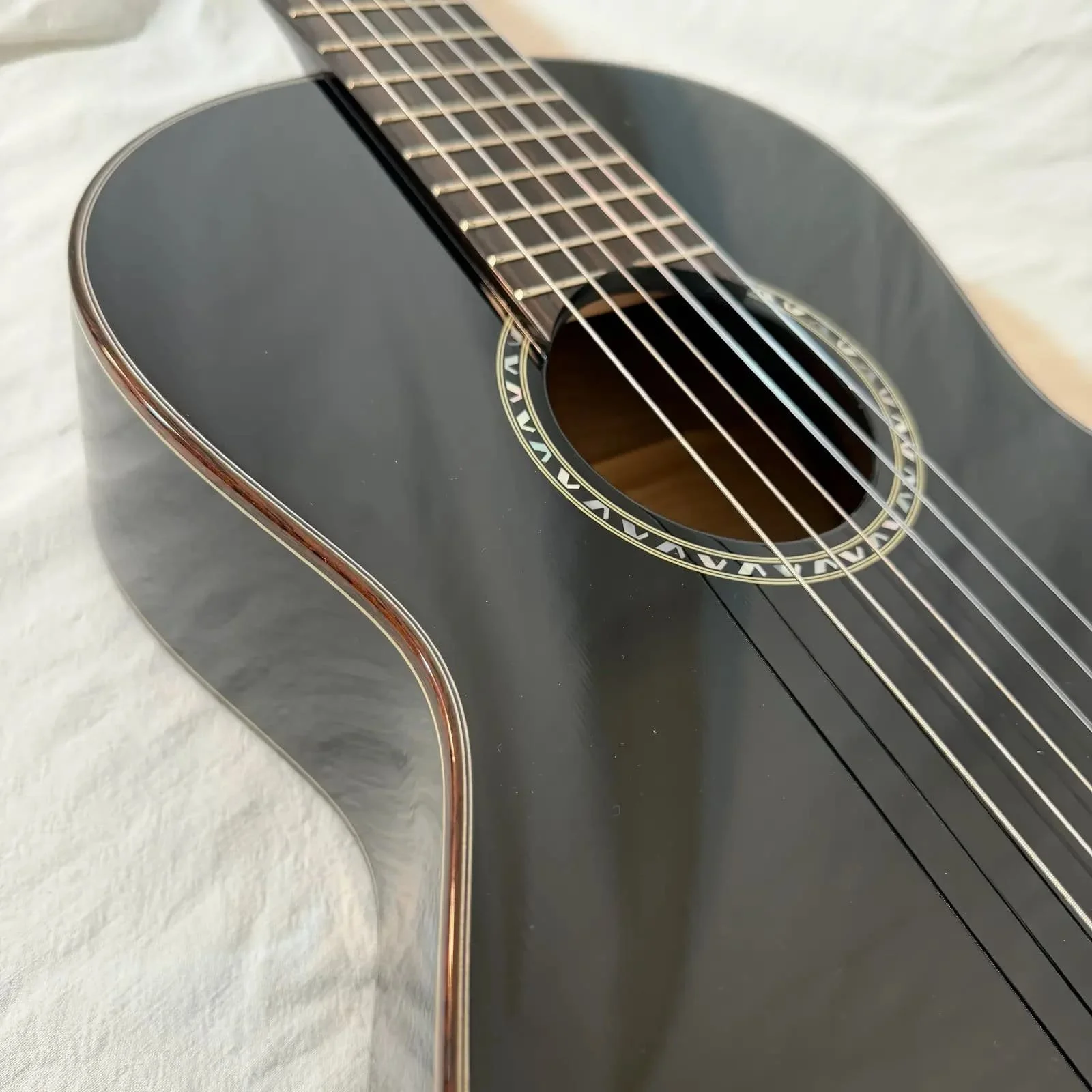 k-yairi-guitar-CYTMBK-dominic-miller-soundhole