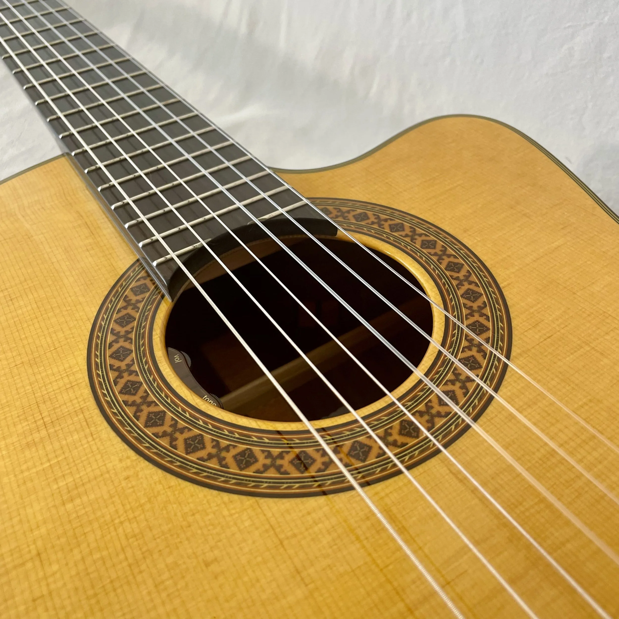 K-YAIRI-GUITAR-CE3D-rosace