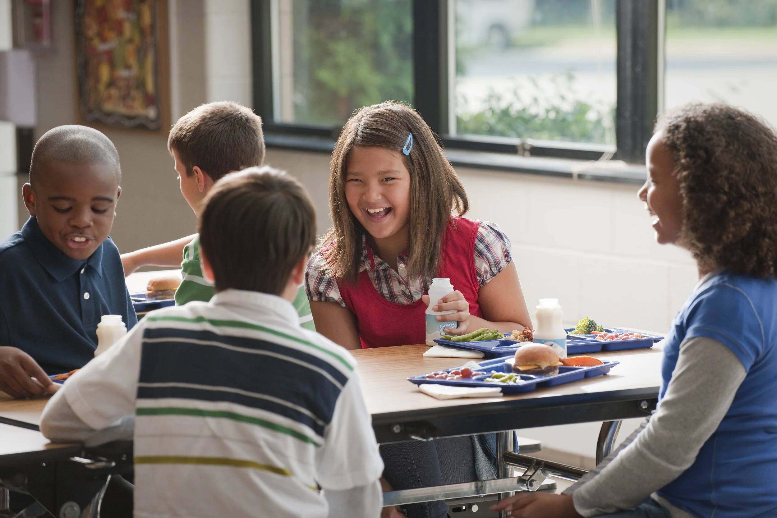 kids eating lunch in a cafeteria