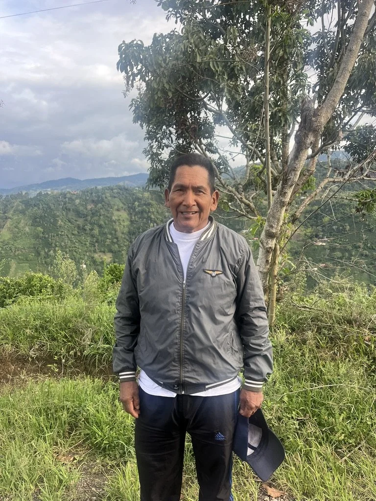 La Historia de Don Manuel: Después de Décadas Trabajando la Tierra
