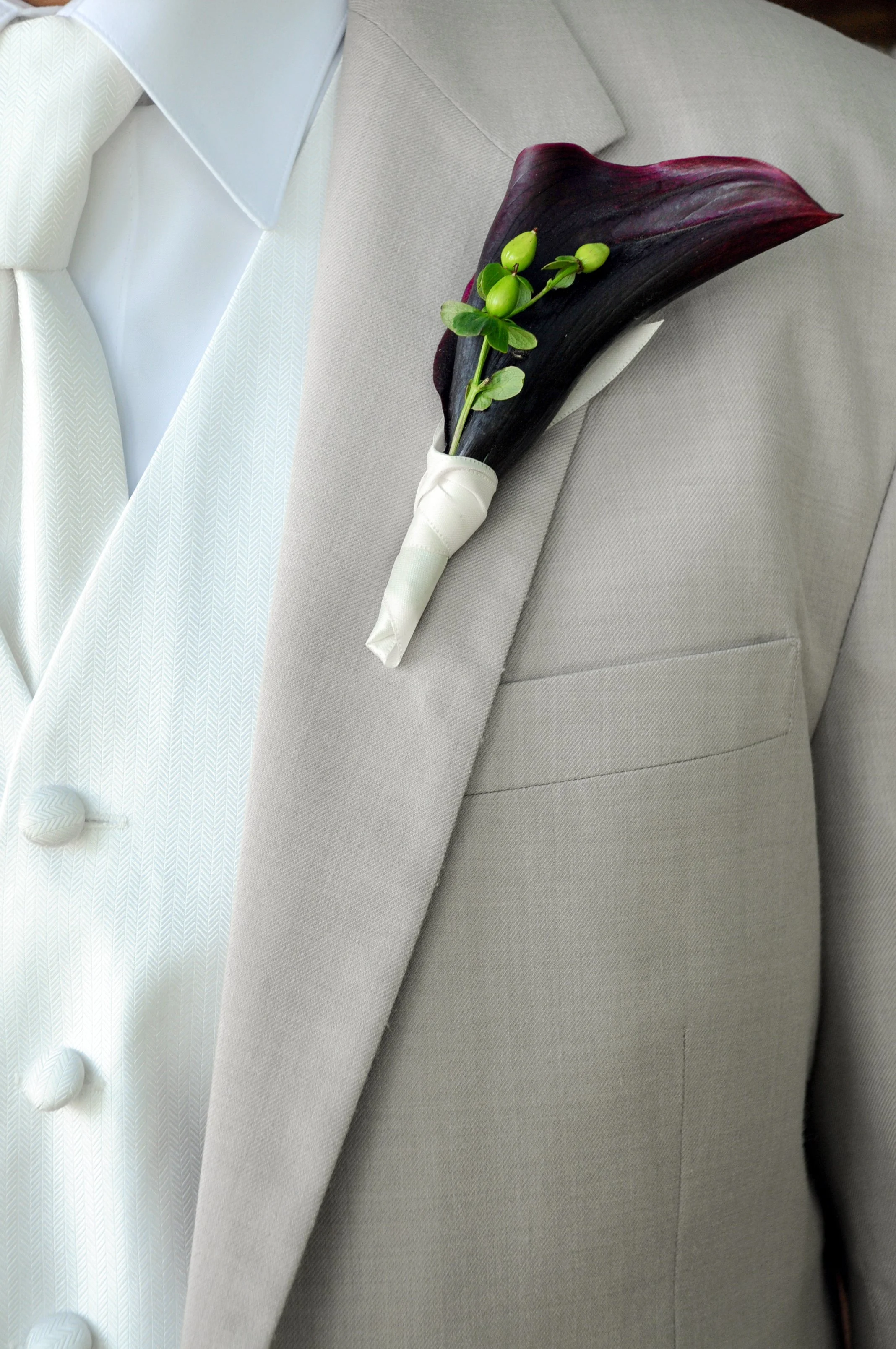 Seasonal Best Man Boutonniere