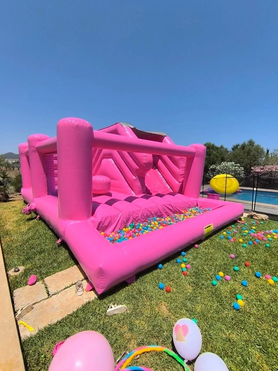 Rich pastel pink bouncy castle rental in Mallorca for birthdays and private events