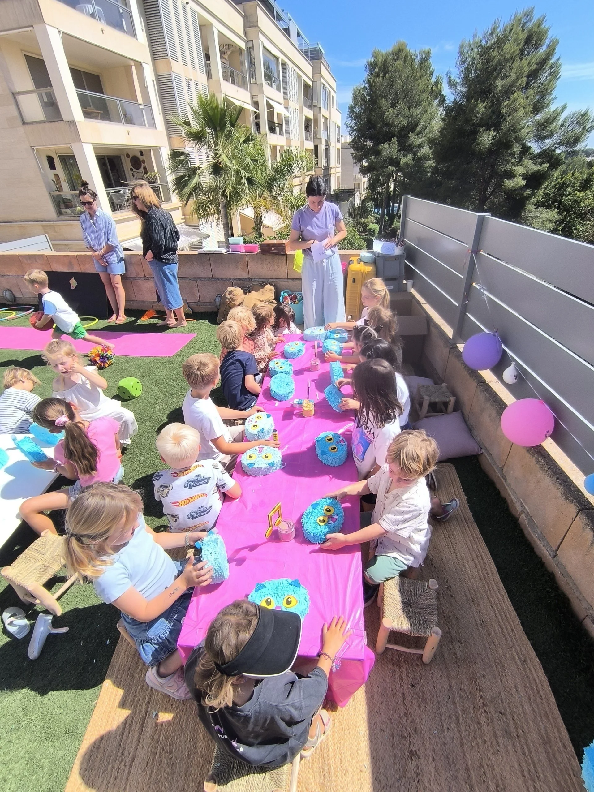 Children enjoying a creative craft workshop at a Norivan kids’ party in Mallorca. A colourful, hands-on activity that keeps kids engaged, creative, and entertained during birthdays, villa events, and private celebrations.