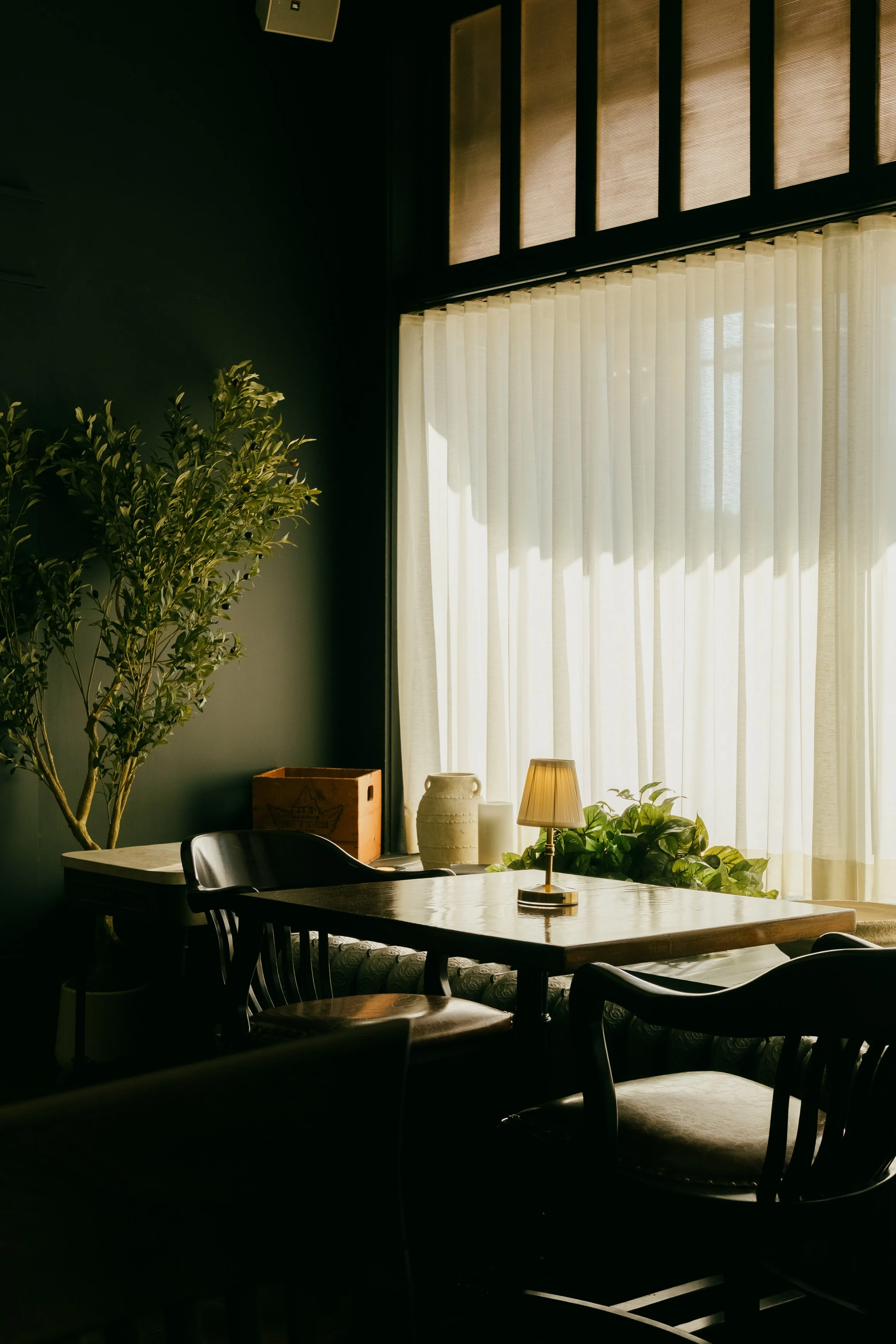 Table in the Pastiche dining room